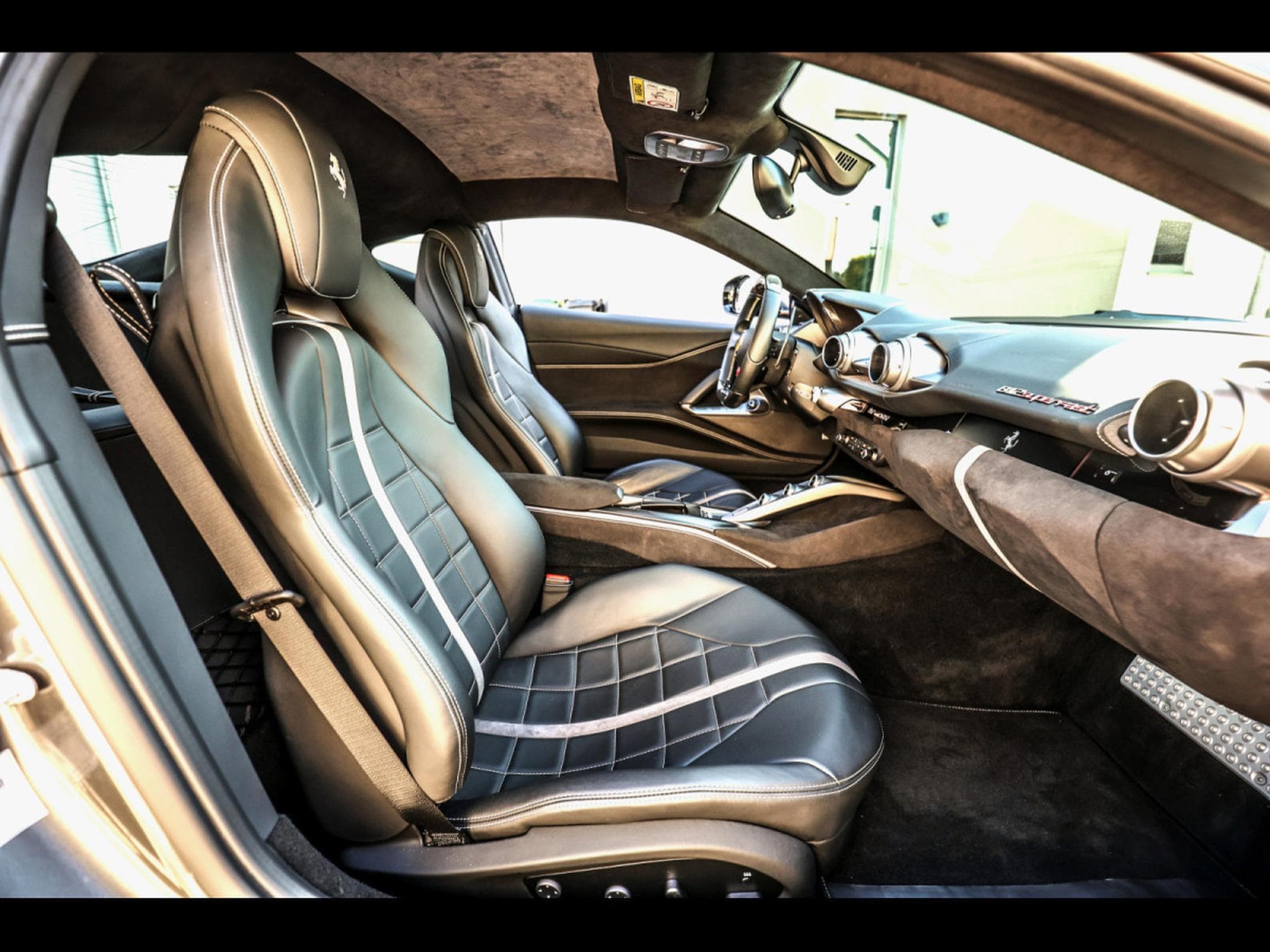 Ferrari 812 Superfast 6.5 V12 - POWER15 02/2027 - GRIGIO SILVERSTONE - P (2018) - Photo 11