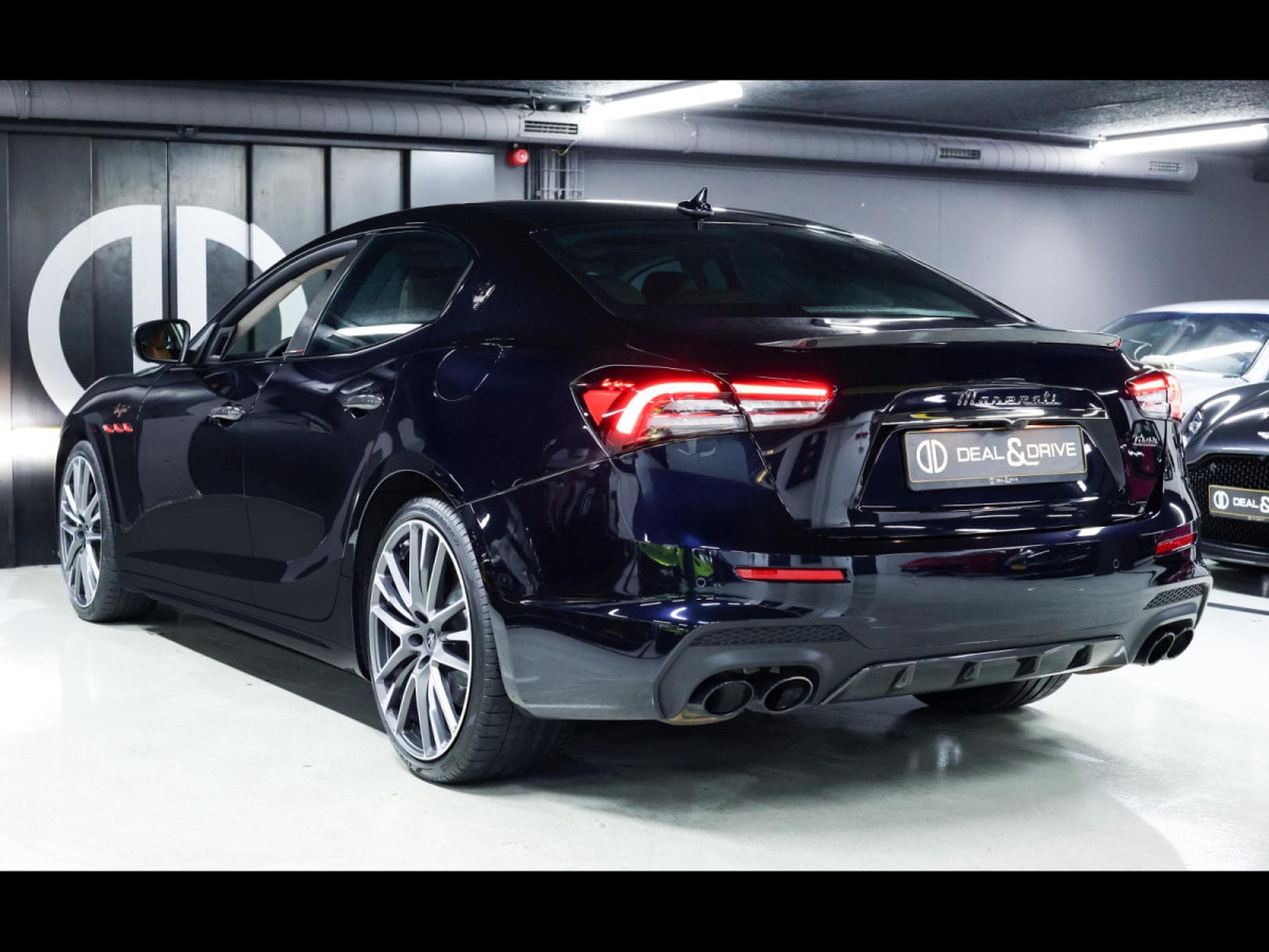 Maserati Ghibli TROFEO 3.8 V8 RWD (580 CH) - CARBON PACK INT / EXT (2023) - Photo 3