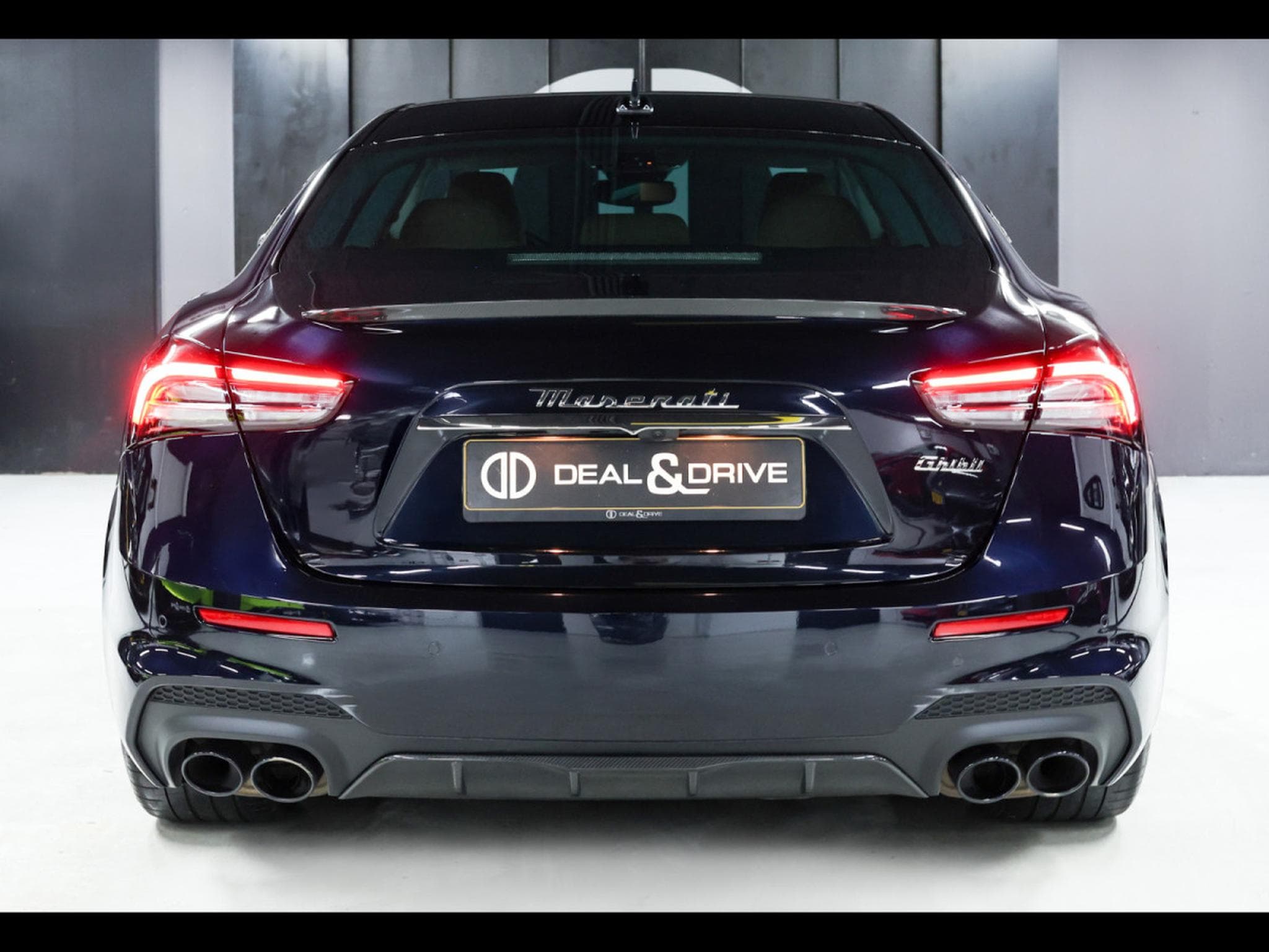 Maserati Ghibli TROFEO 3.8 V8 RWD (580 CH) - CARBON PACK INT / EXT (2023) - Photo 4