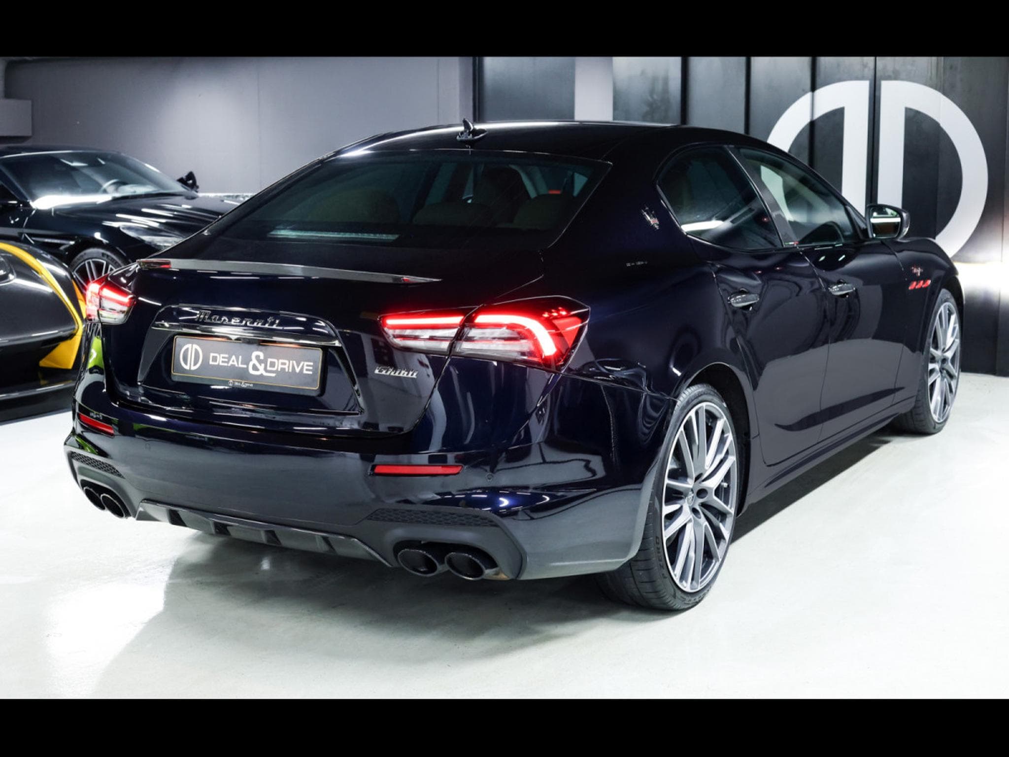 Maserati Ghibli TROFEO 3.8 V8 RWD (580 CH) - CARBON PACK INT / EXT (2023) - Photo 7