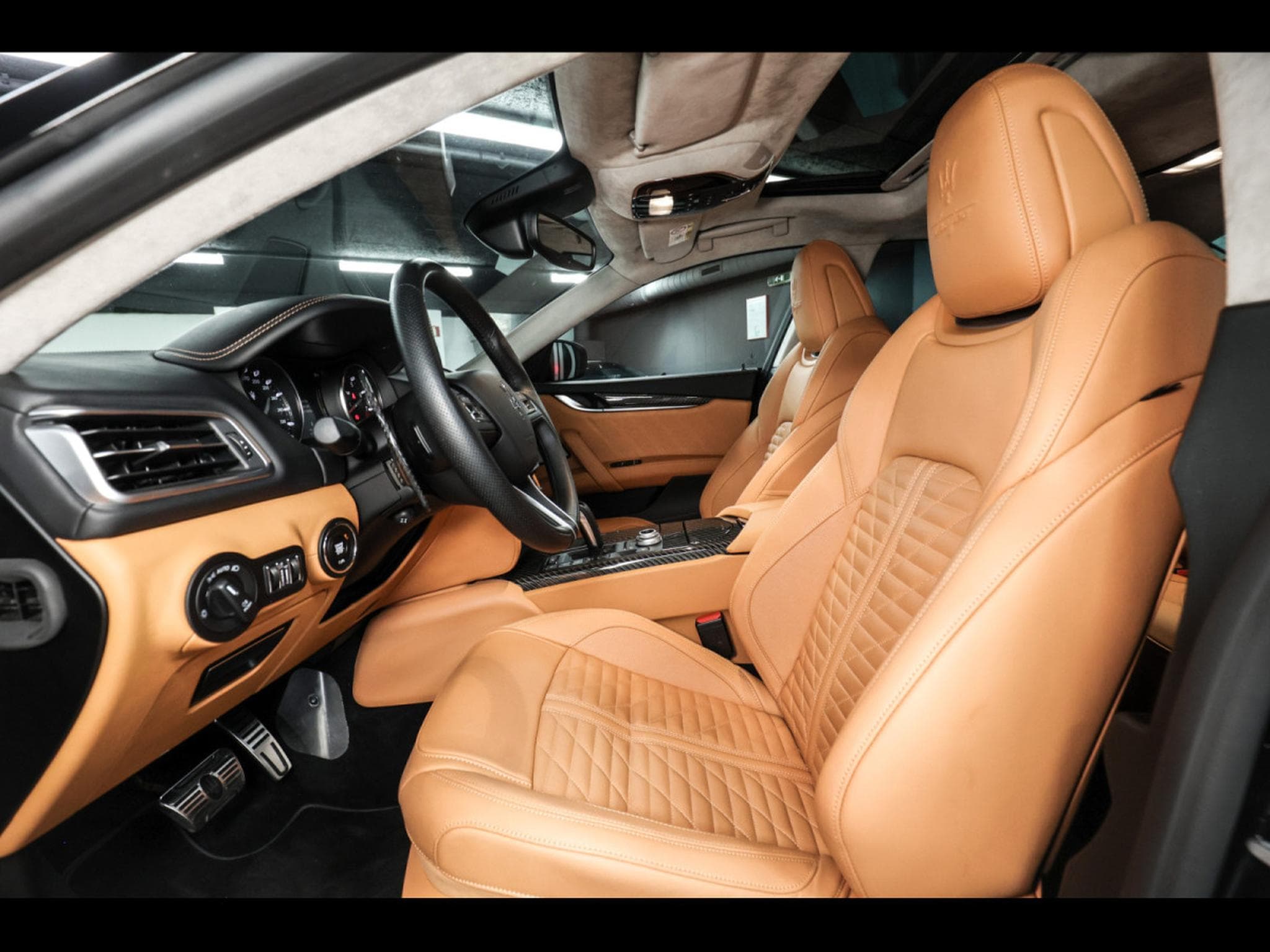 Maserati Ghibli TROFEO 3.8 V8 RWD (580 CH) - CARBON PACK INT / EXT (2023) - Photo 11