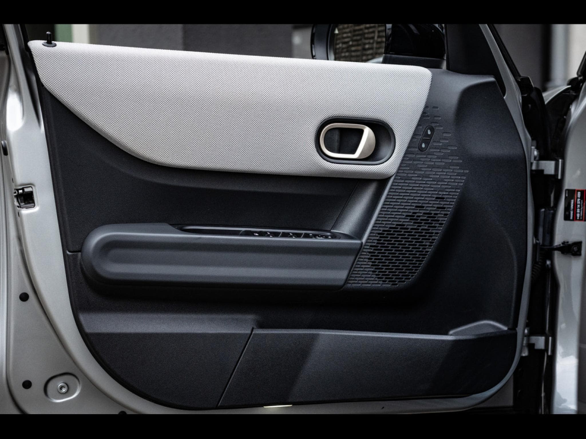 Mini Cooper S 5 PORTES AUTO FAVOURED TRIM - PACK XL - MELTING SILVER III (2025) - Photo 9