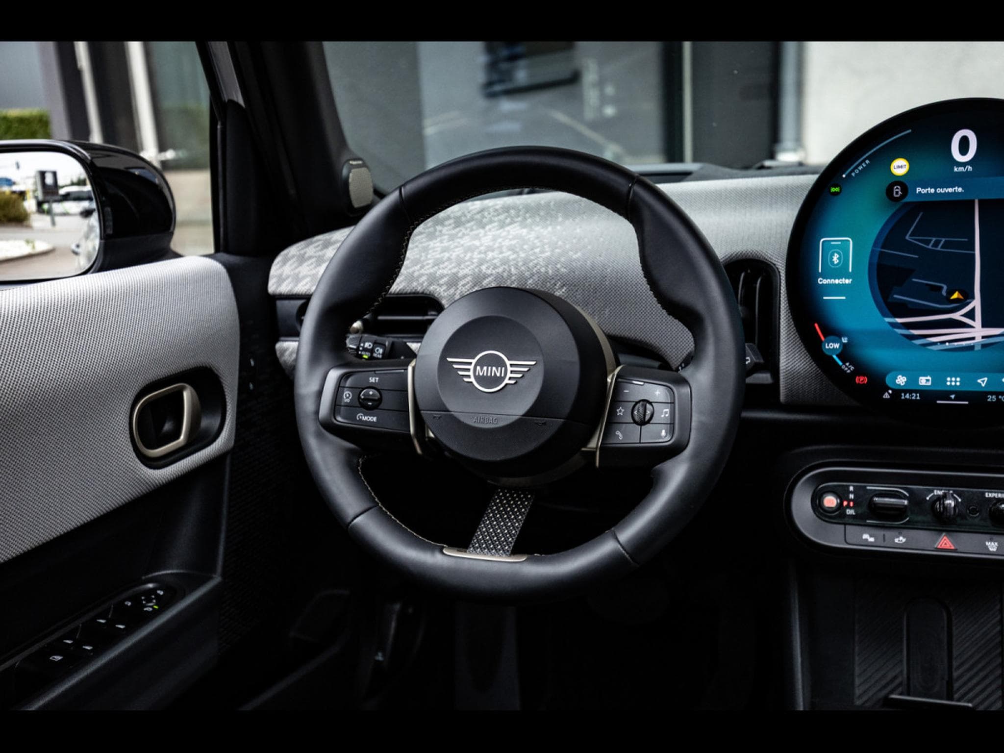 Mini Cooper S 5 PORTES AUTO FAVOURED TRIM - PACK XL - MELTING SILVER III (2025) - Photo 12