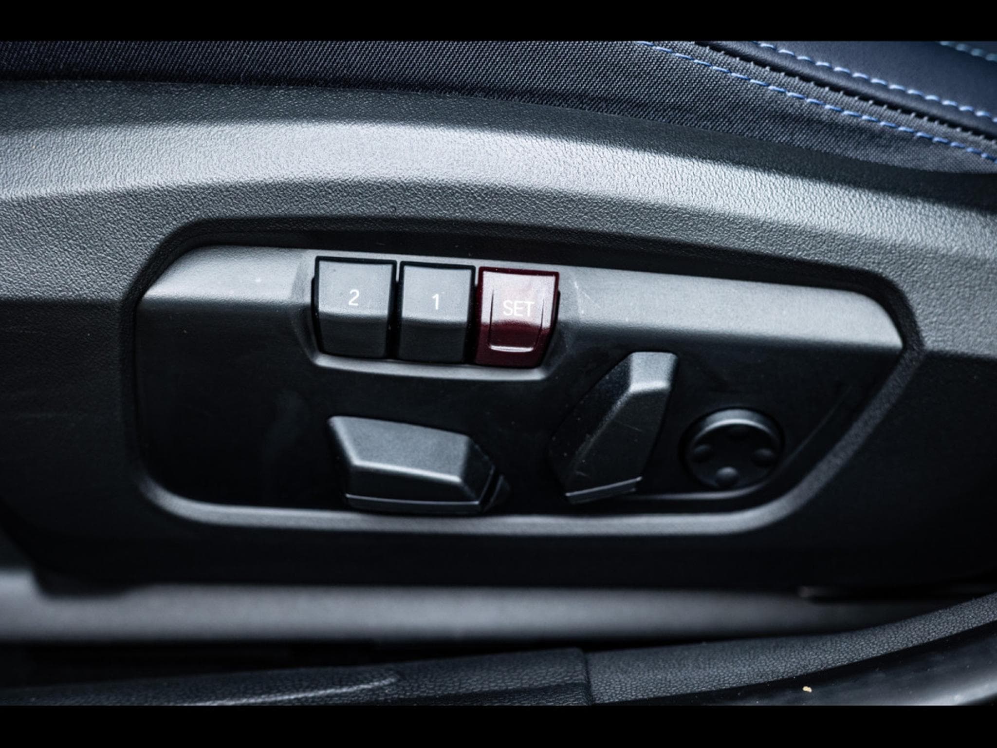 Mini Cooper S 5 PORTES AUTO FAVOURED TRIM - PACK XL - MELTING SILVER III (2025) - Photo 24