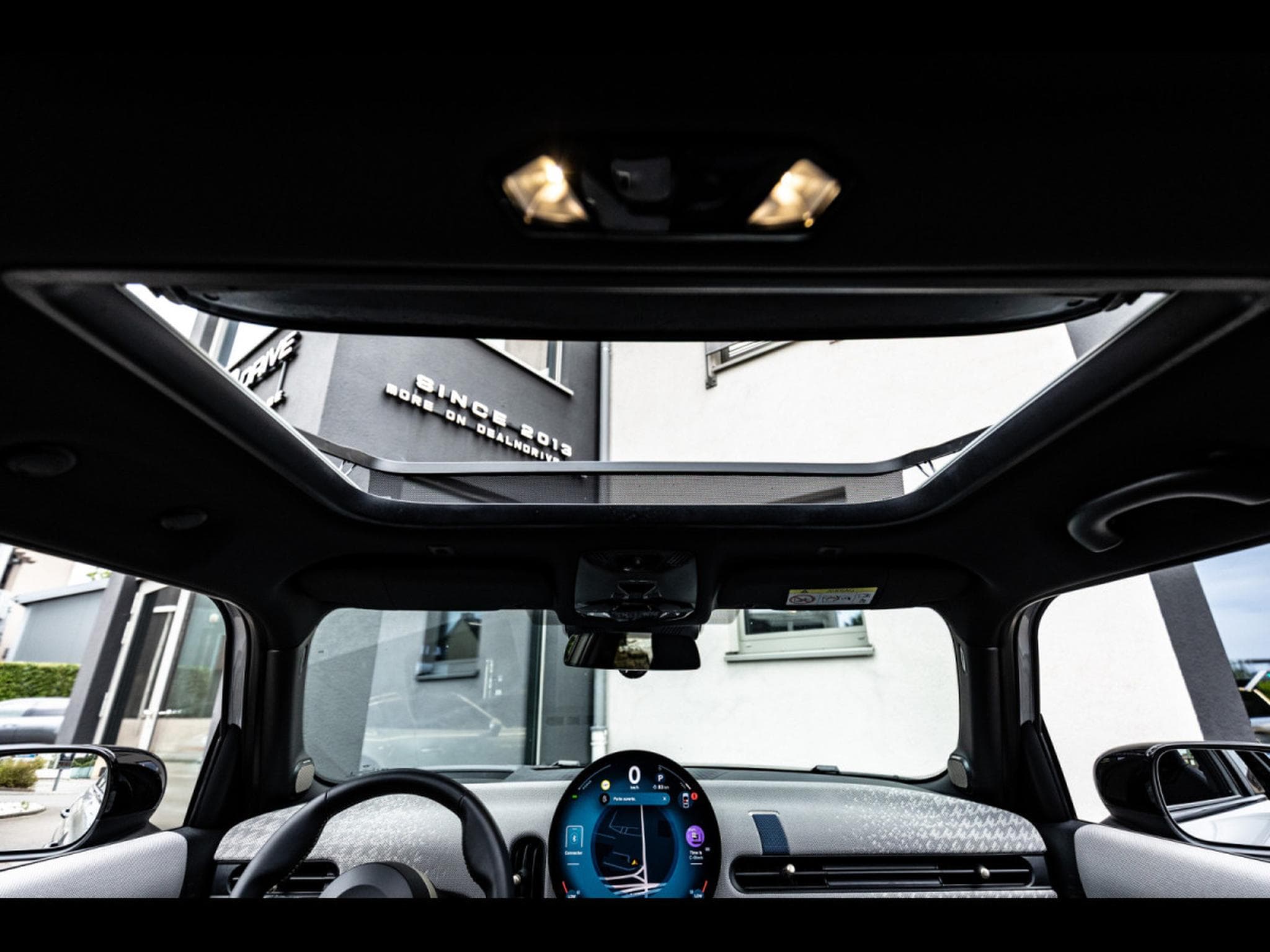 Mini Cooper S 5 PORTES AUTO FAVOURED TRIM - PACK XL - MELTING SILVER III (2025) - Photo 21