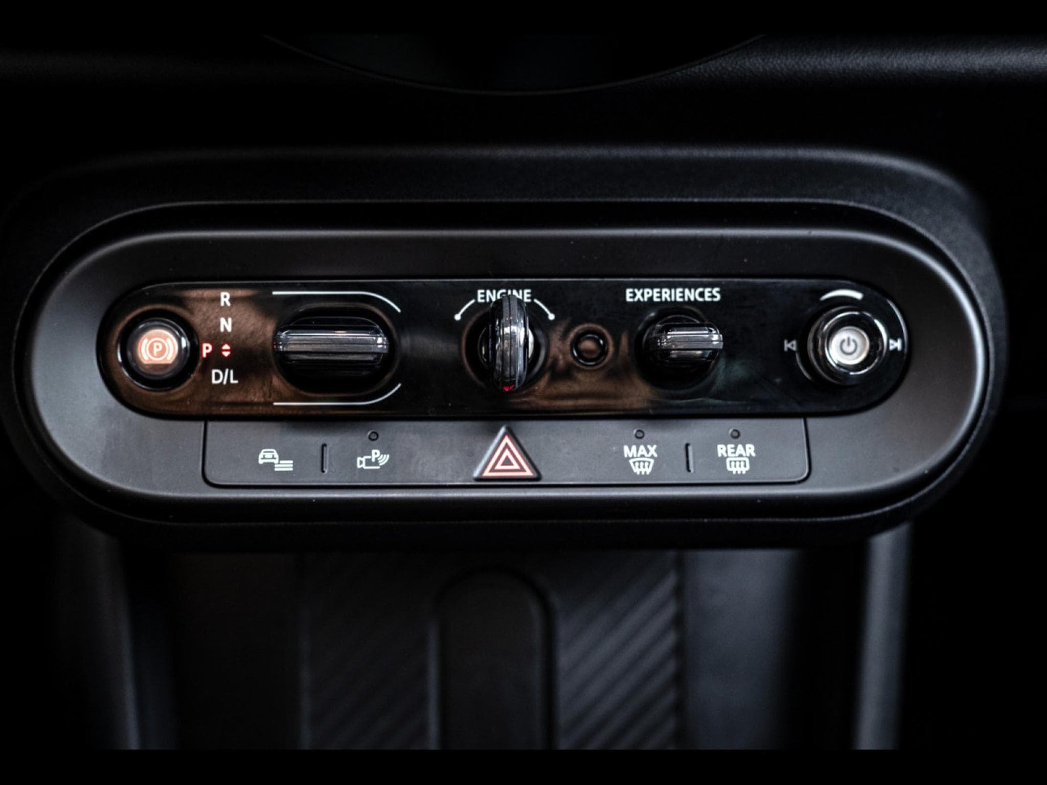 Mini Cooper S 5 PORTES AUTO FAVOURED TRIM - PACK XL - MELTING SILVER III (2025) - Photo 25