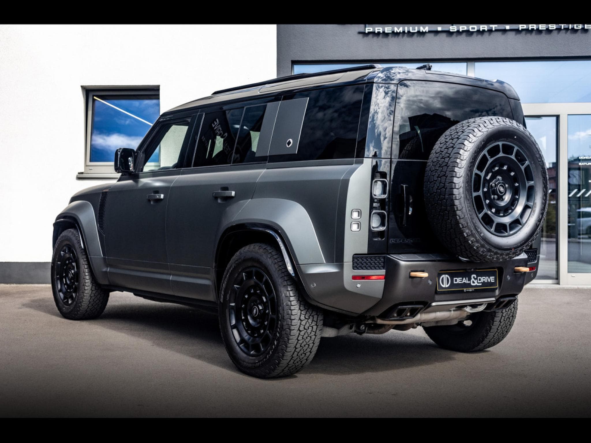 Land-Rover Defender 110 V8 P635 MHEV OCTA AWD EDITION ONE - FAROE GREEN - FULL S (2025) - Photo 3