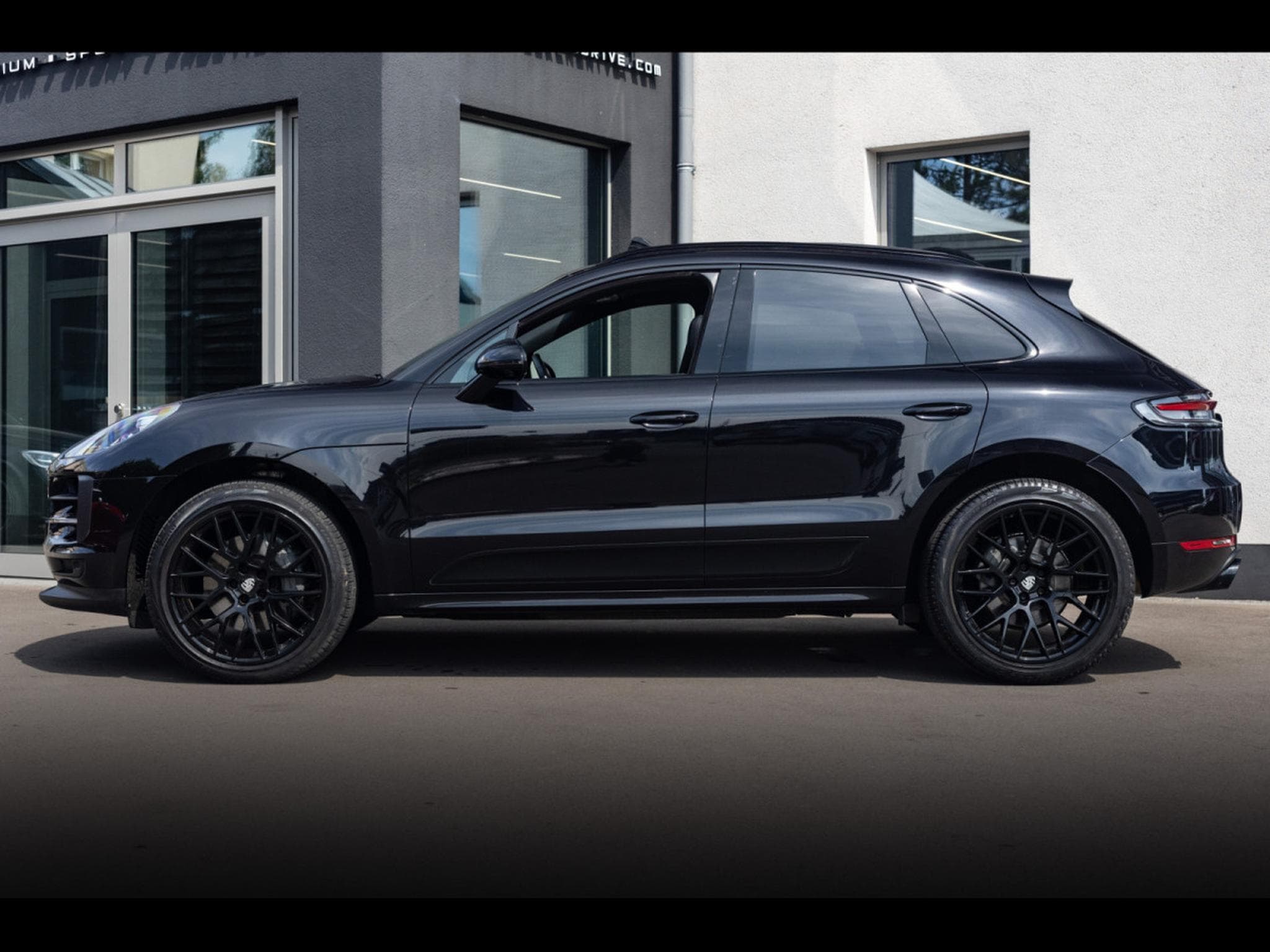 Porsche Macan II 3.0 S PDK (354 CH) - JET BLACK METALLIC (2020) - Photo 2