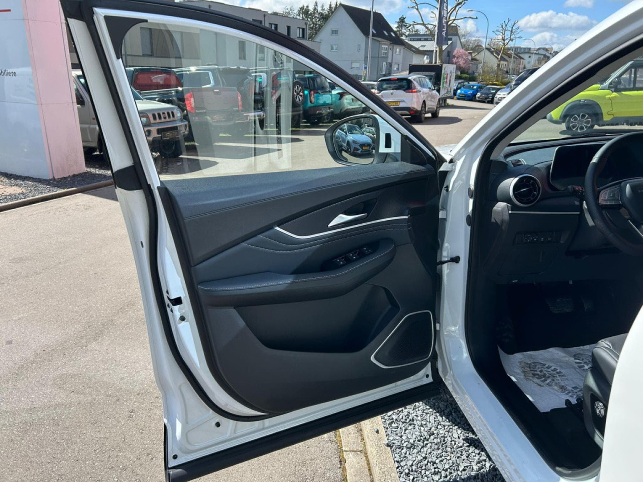 Forthing T5 EVO 1.5 HEV  1.5 FULL HYBRID (2026) - Photo 9