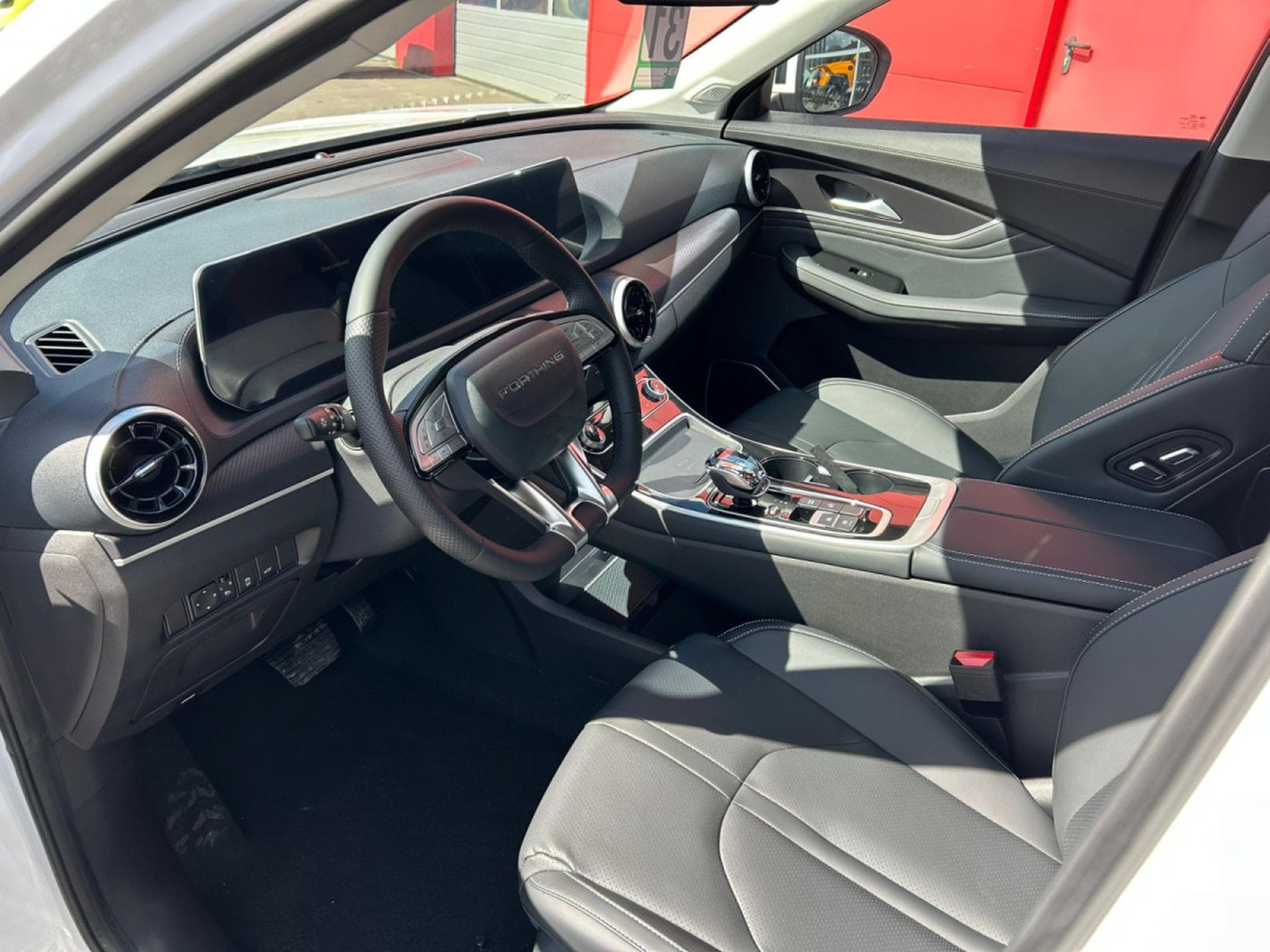 Forthing T5 EVO 1.5 HEV  1.5 FULL HYBRID (2026) - Photo 10