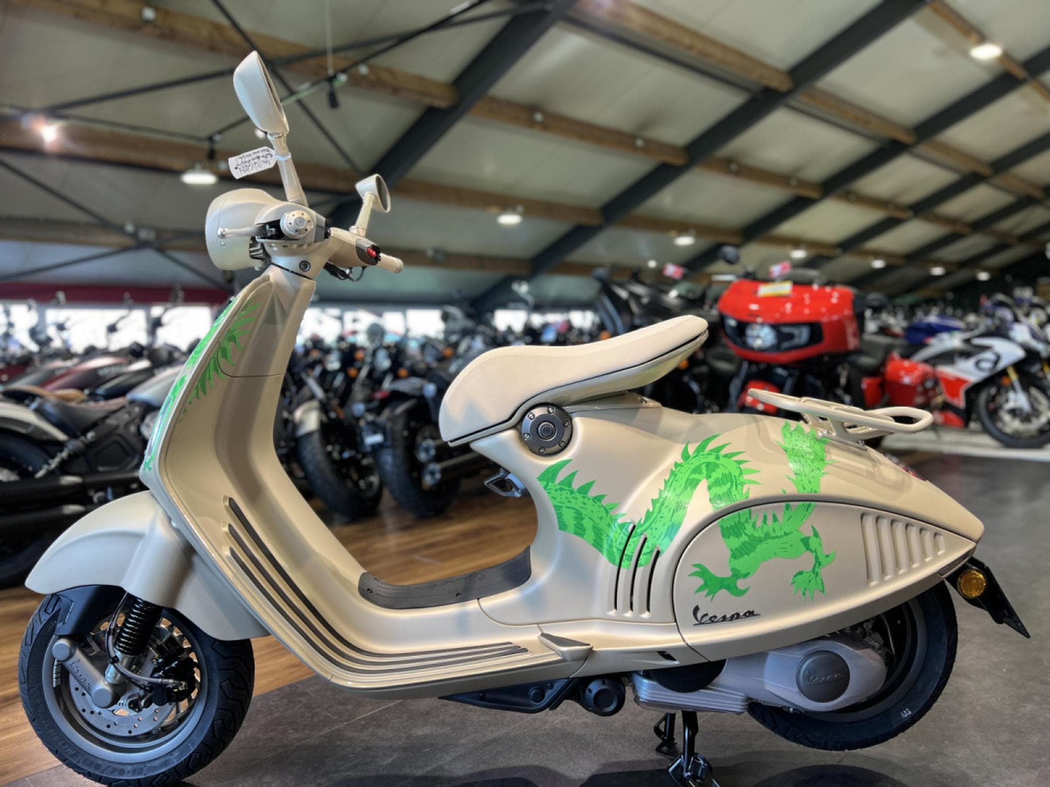 Vespa 946 DRAGON (2026) - Photo 4