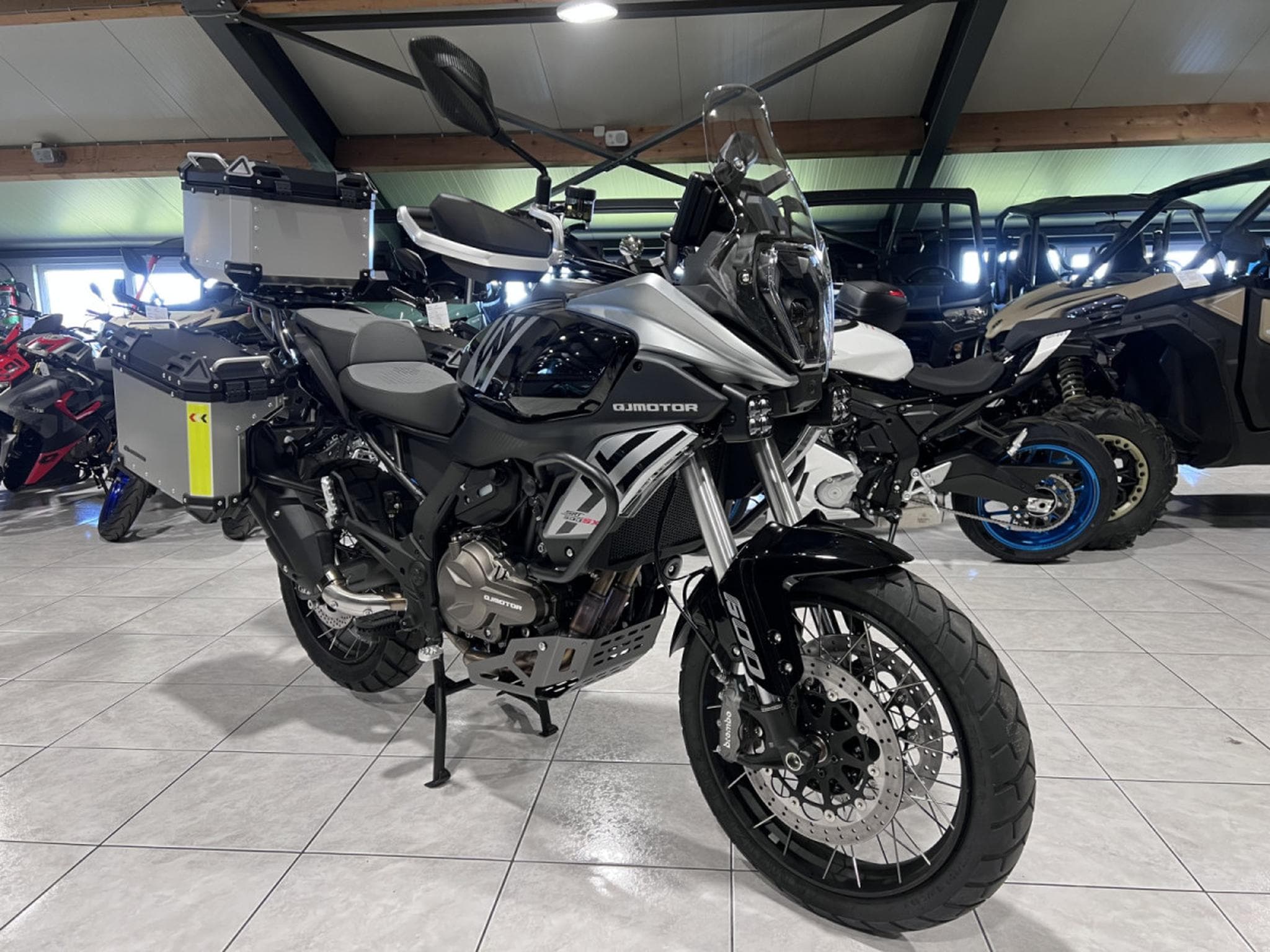 QJmotor SRT 600 SX TOURING (2026) - Photo 8