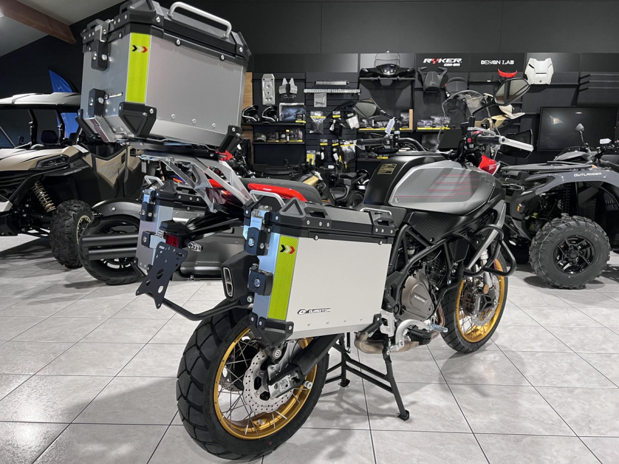 QJmotor SRT 700 SX TOURING (2026) - Photo 3
