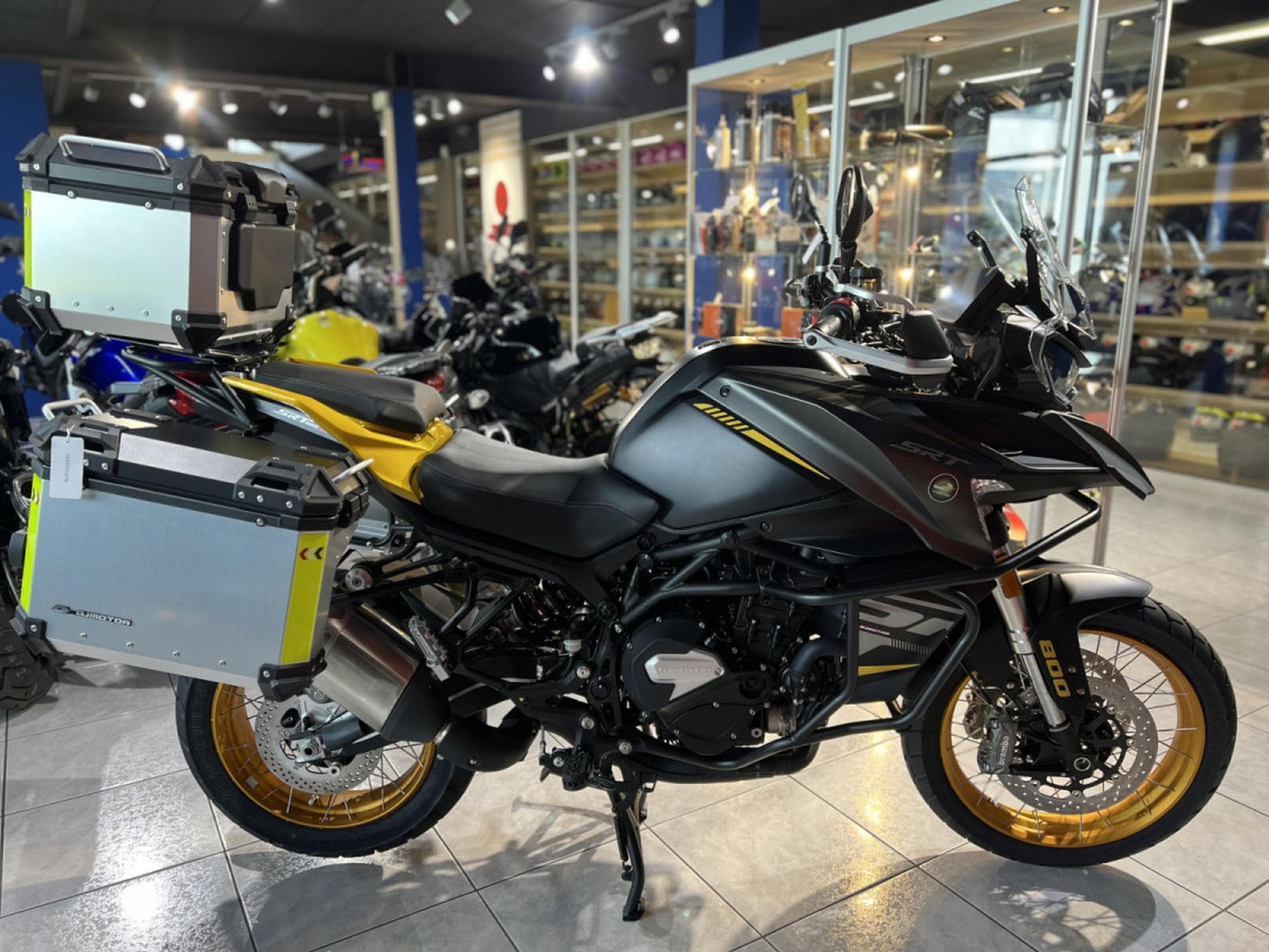 QJmotor SRT 800 SX TOURING (2026) - Photo 1