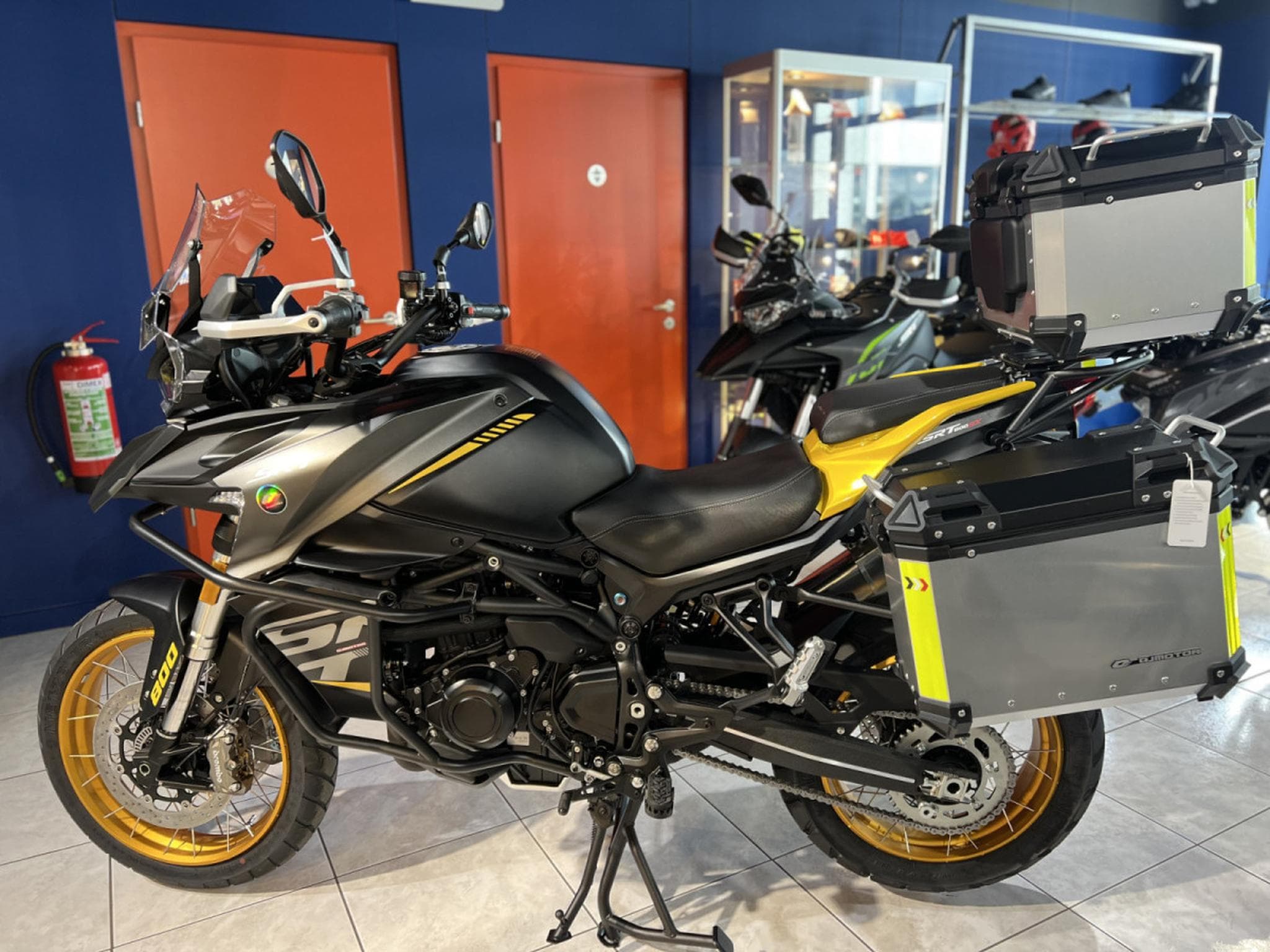 QJmotor SRT 800 SX TOURING (2026) - Photo 4