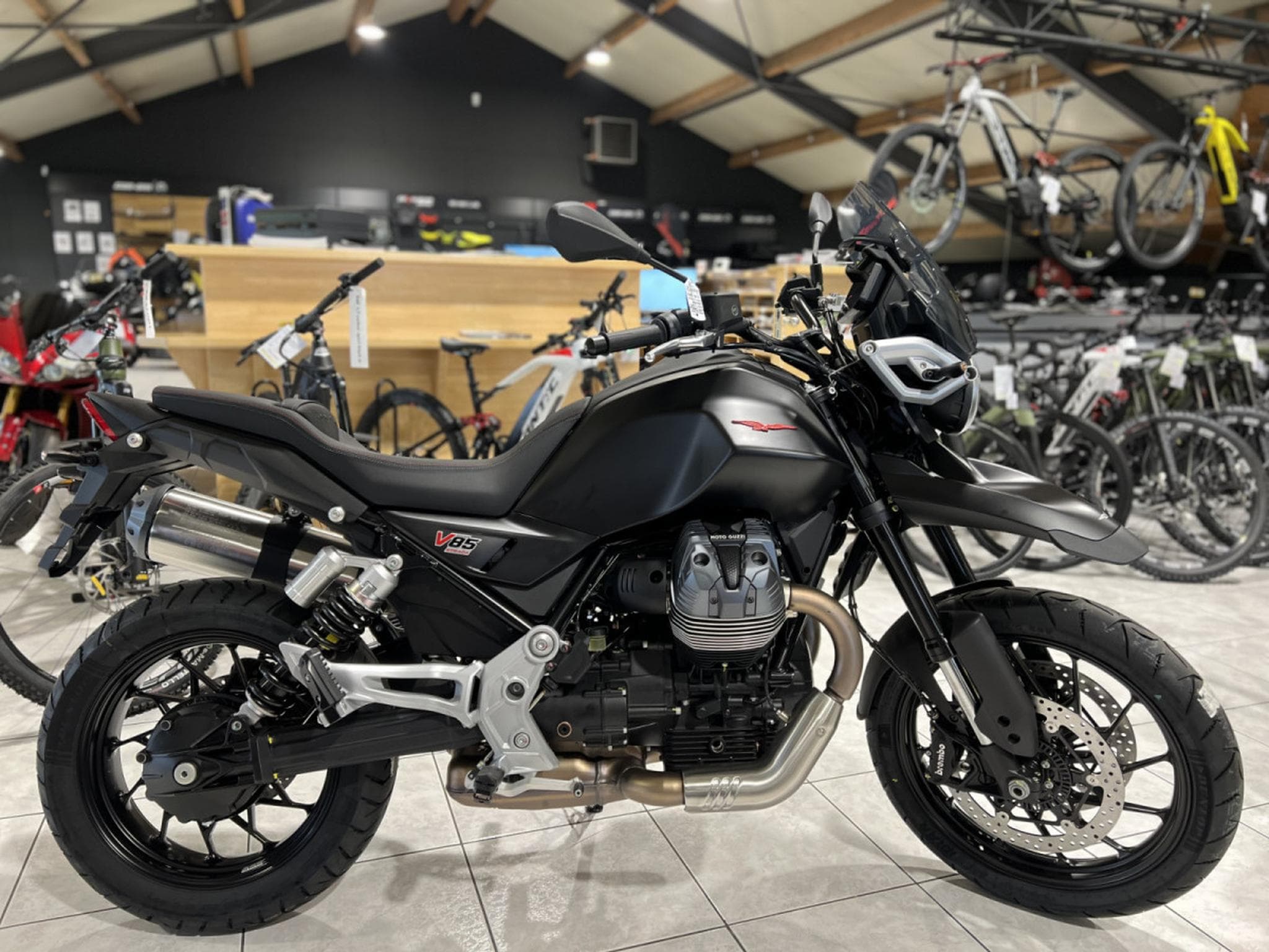 Moto Guzzi V85 TT  Strada (2026) - Photo 1