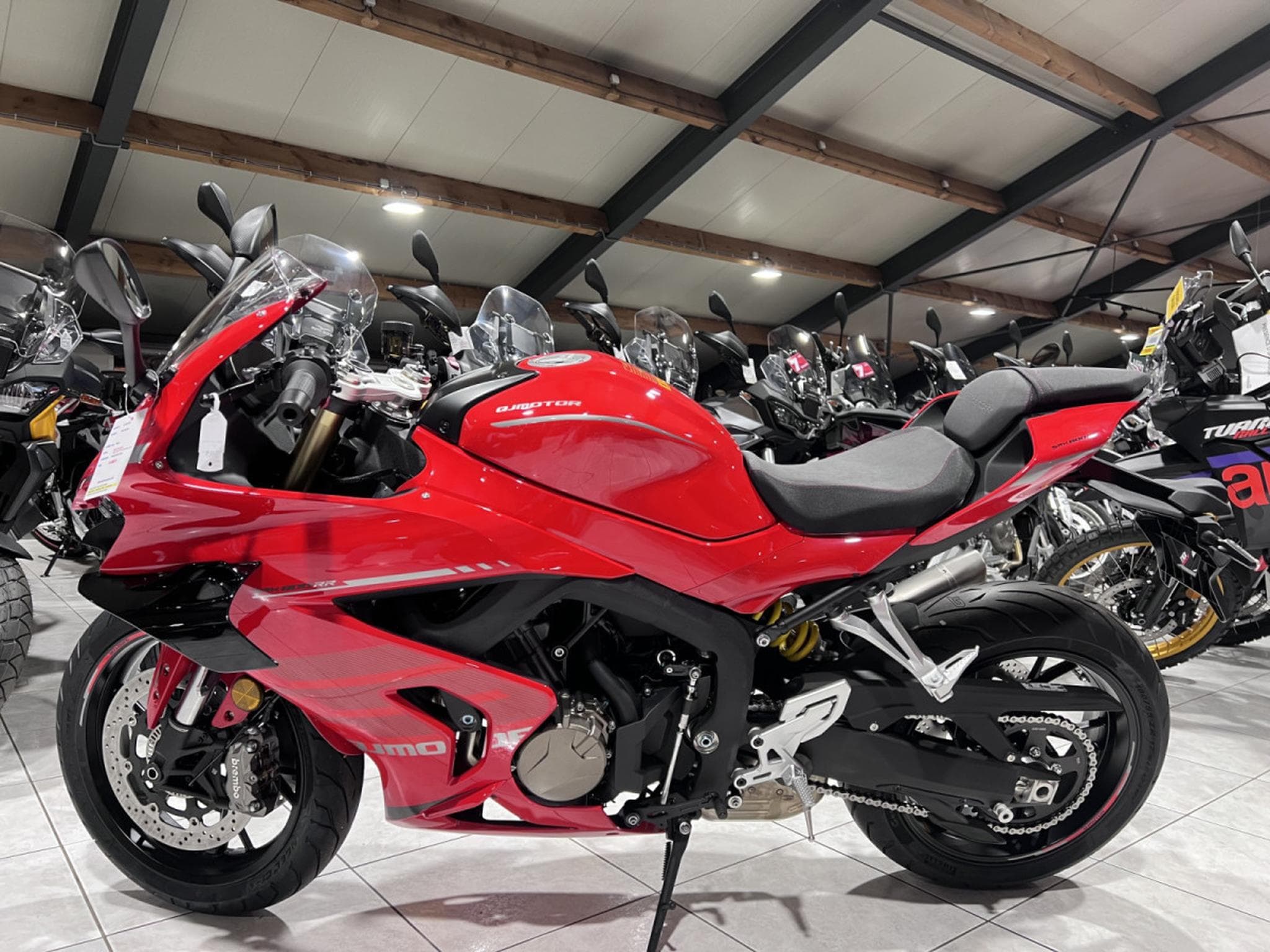 QJmotor SRK 800 RR (2026) - Photo 4
