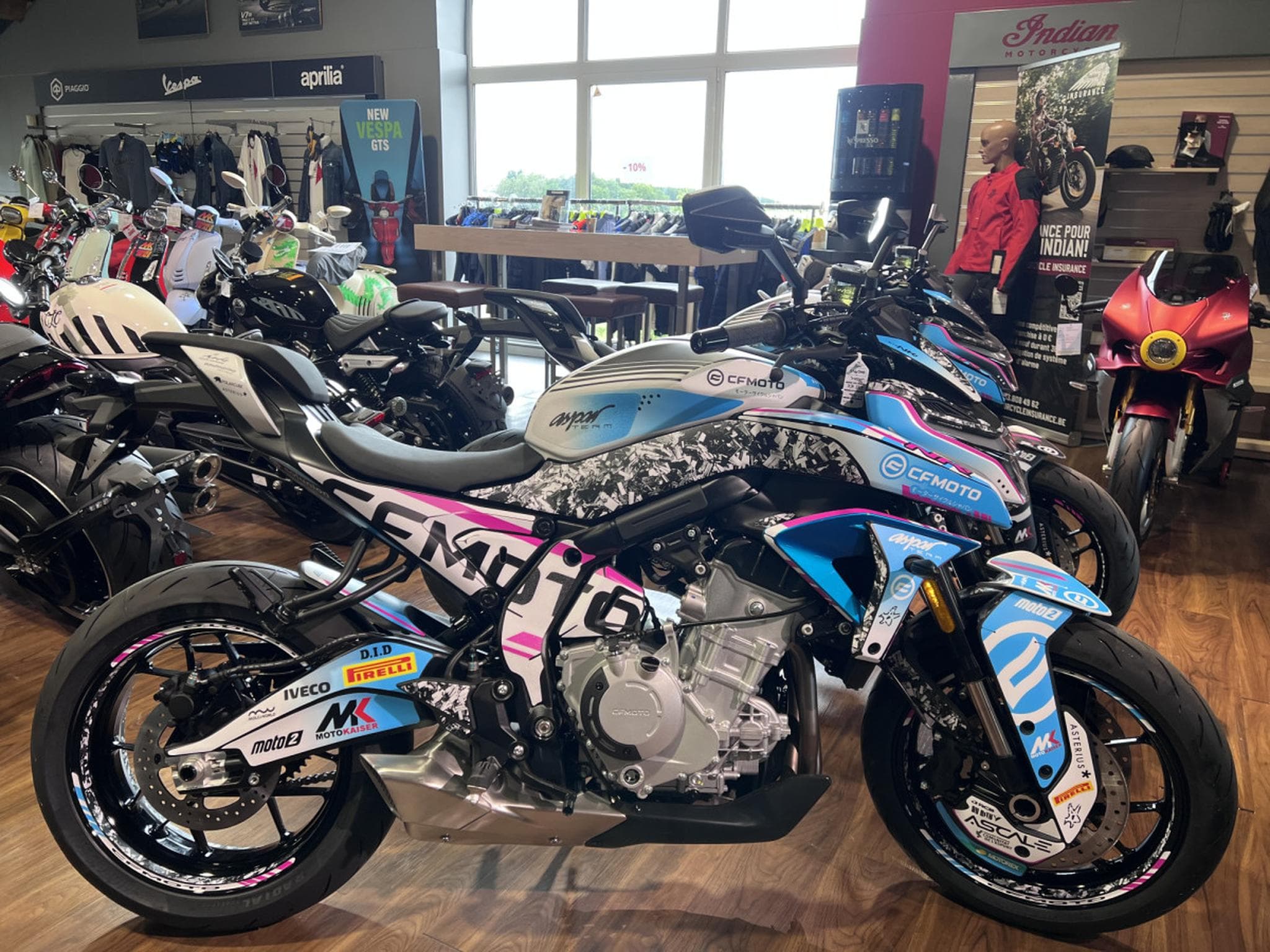 CF Moto 675 NK Réplica (2026) - Photo 1
