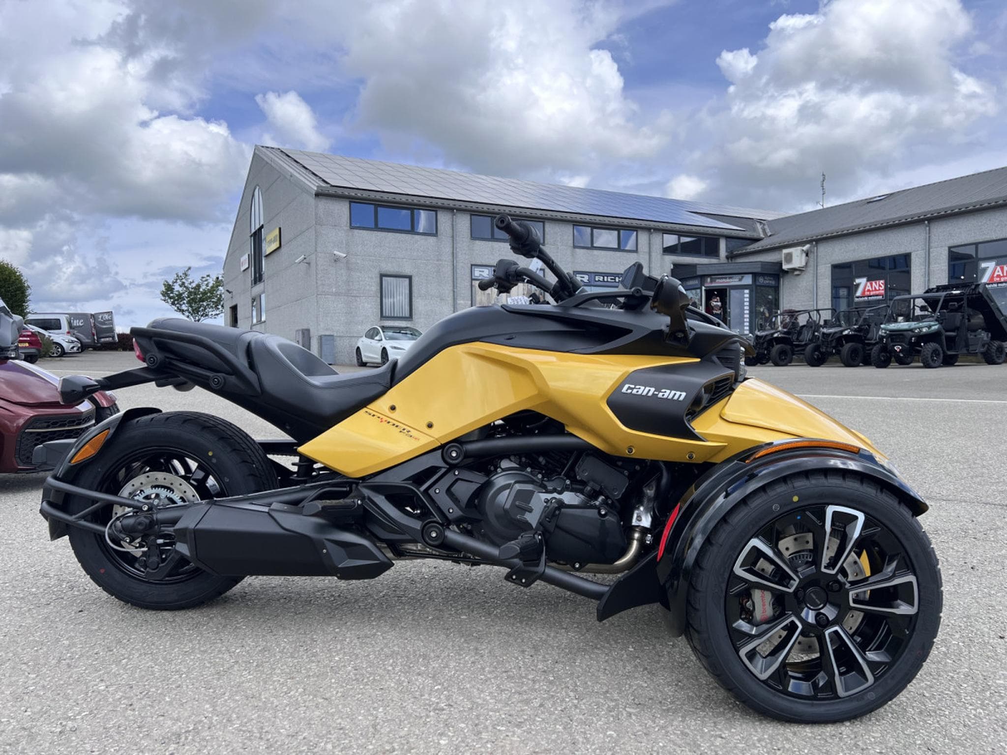 BRP Can-Am Spyder 1330 (2026) - Photo 2