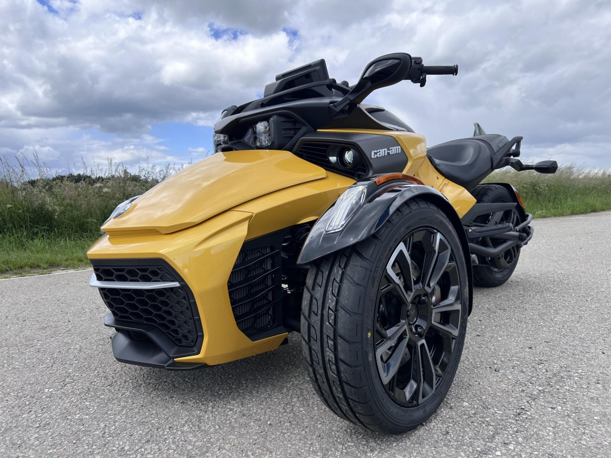 BRP Can-Am Spyder 1330 (2026) - Photo 3