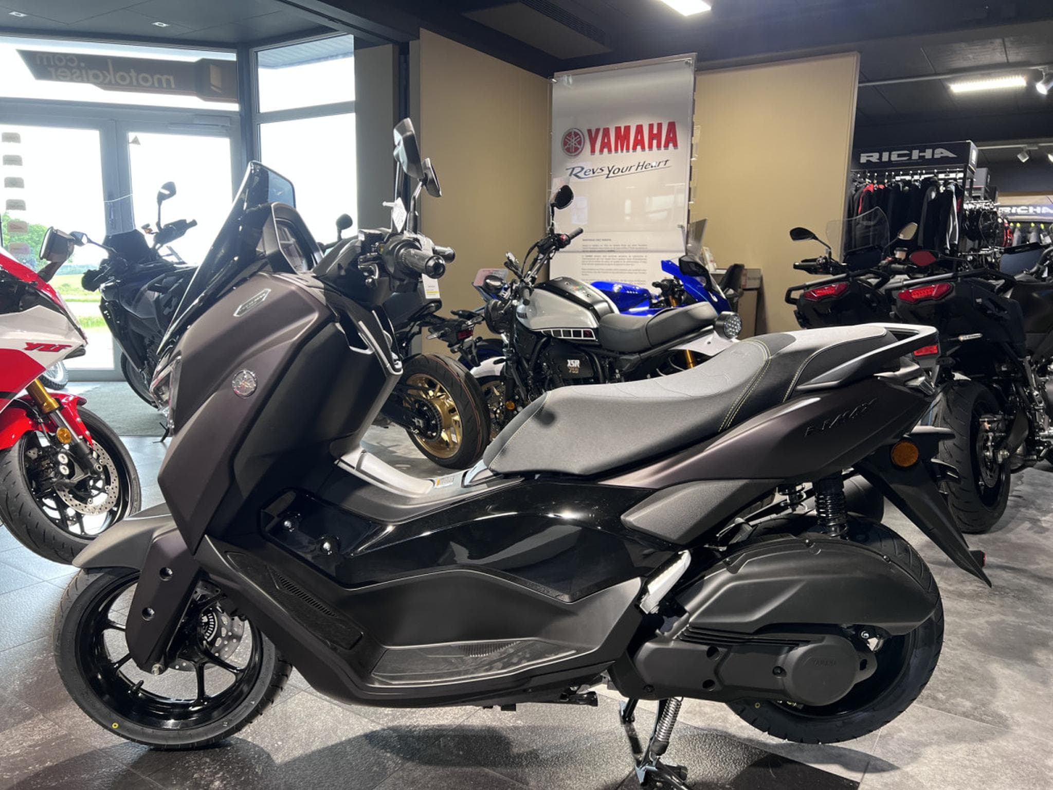 Yamaha N-Max Tech Max 125 (2026) - Photo 4