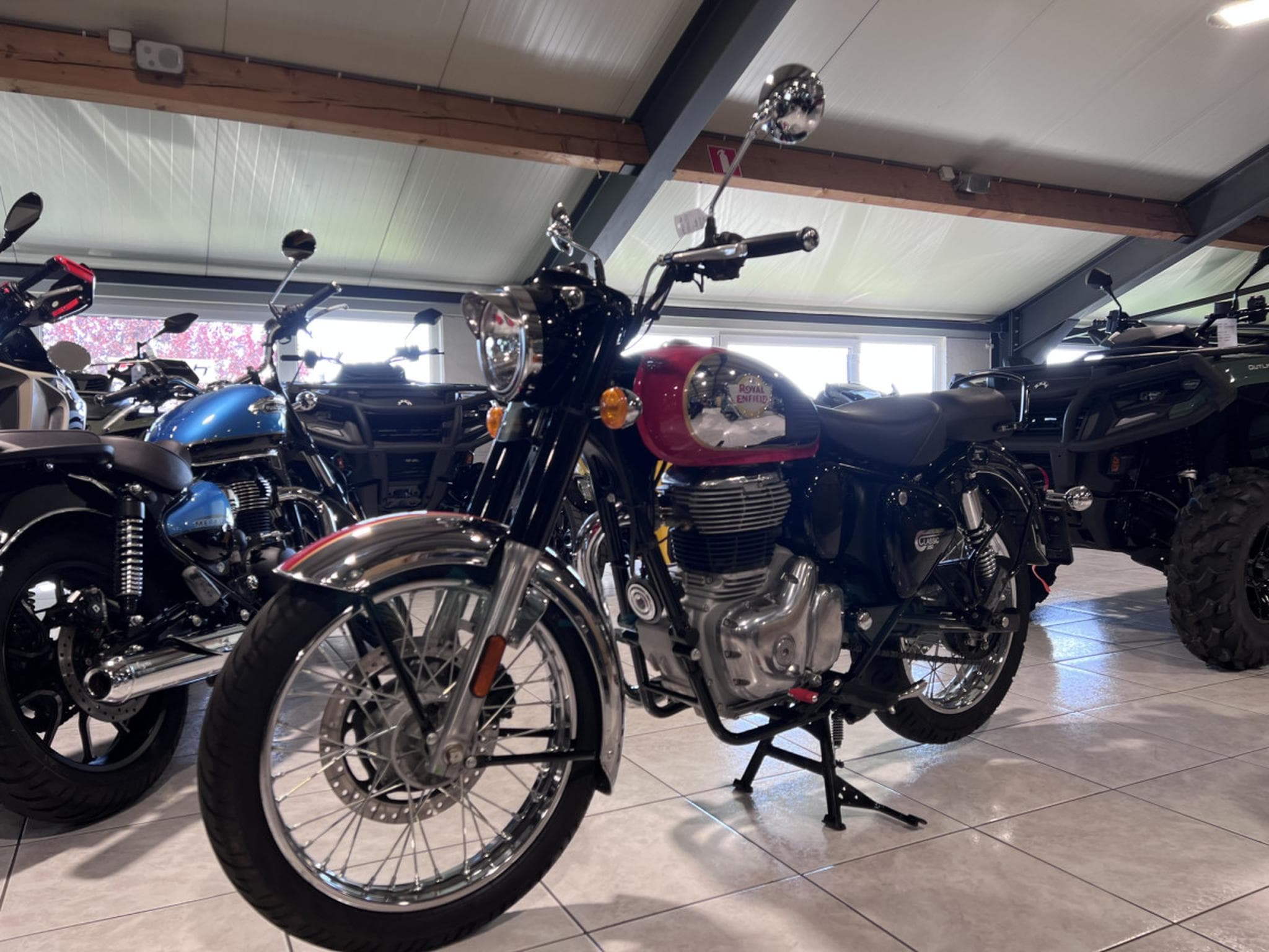 Royal Enfield Classic 350 Chrome Red (2023) - Photo 3