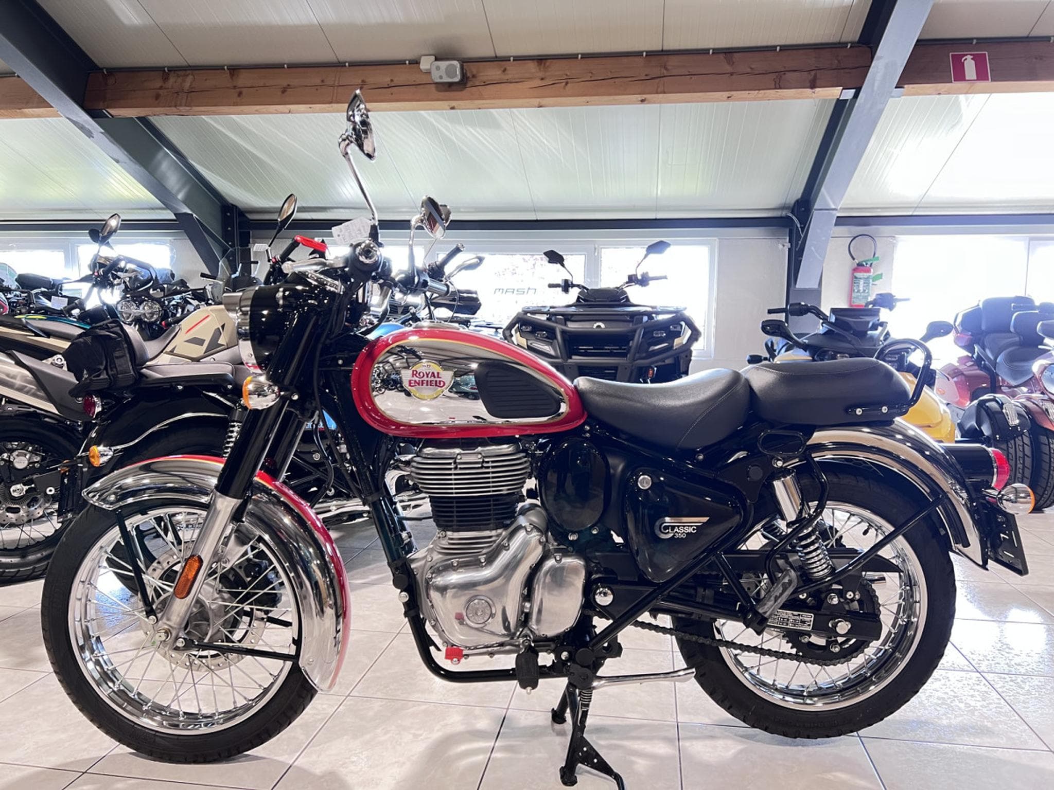 Royal Enfield Classic 350 Chrome Red (2023) - Photo 5