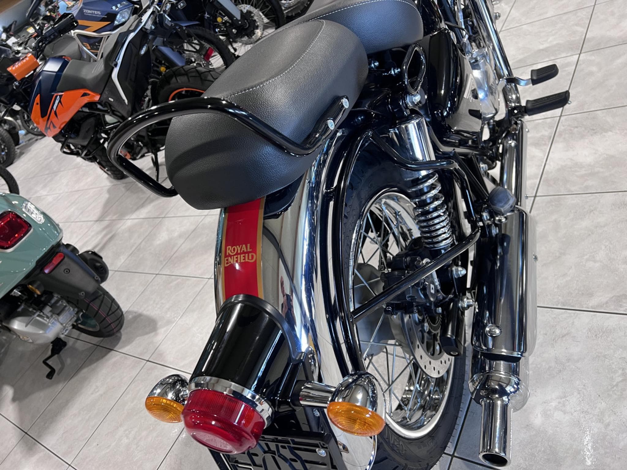Royal Enfield Classic 350 Chrome Red (2023) - Photo 6
