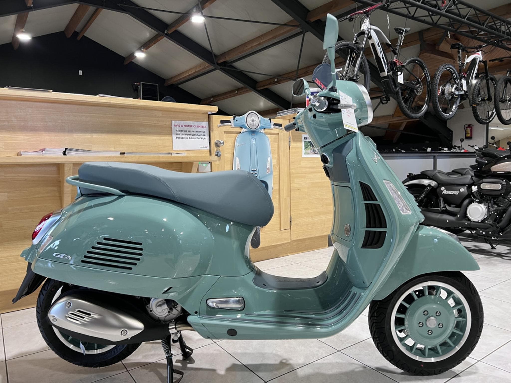 Vespa GTS 310 80 TH (2026) - Photo 1