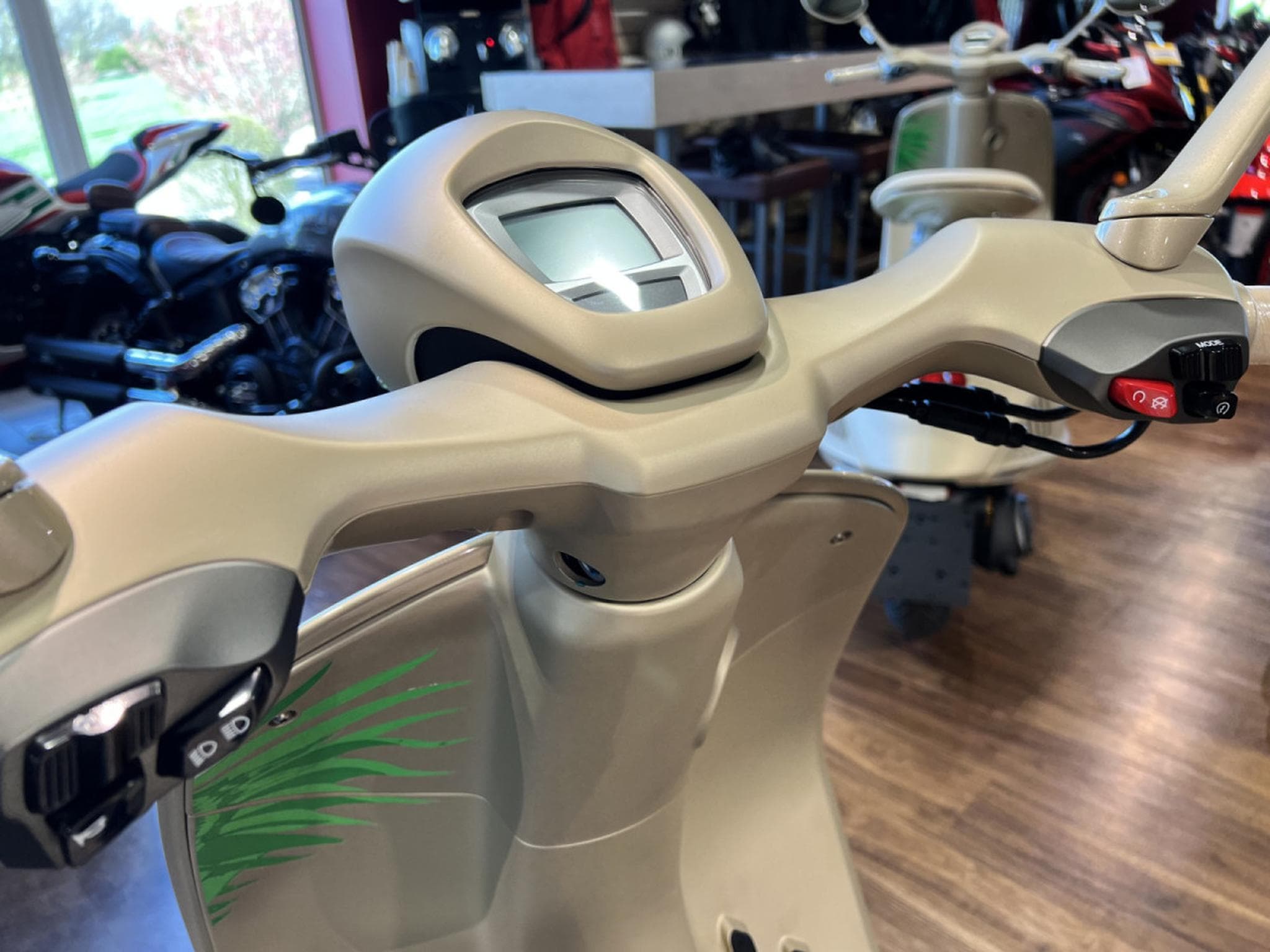 Vespa 946 DRAGON (2026) - Photo 6