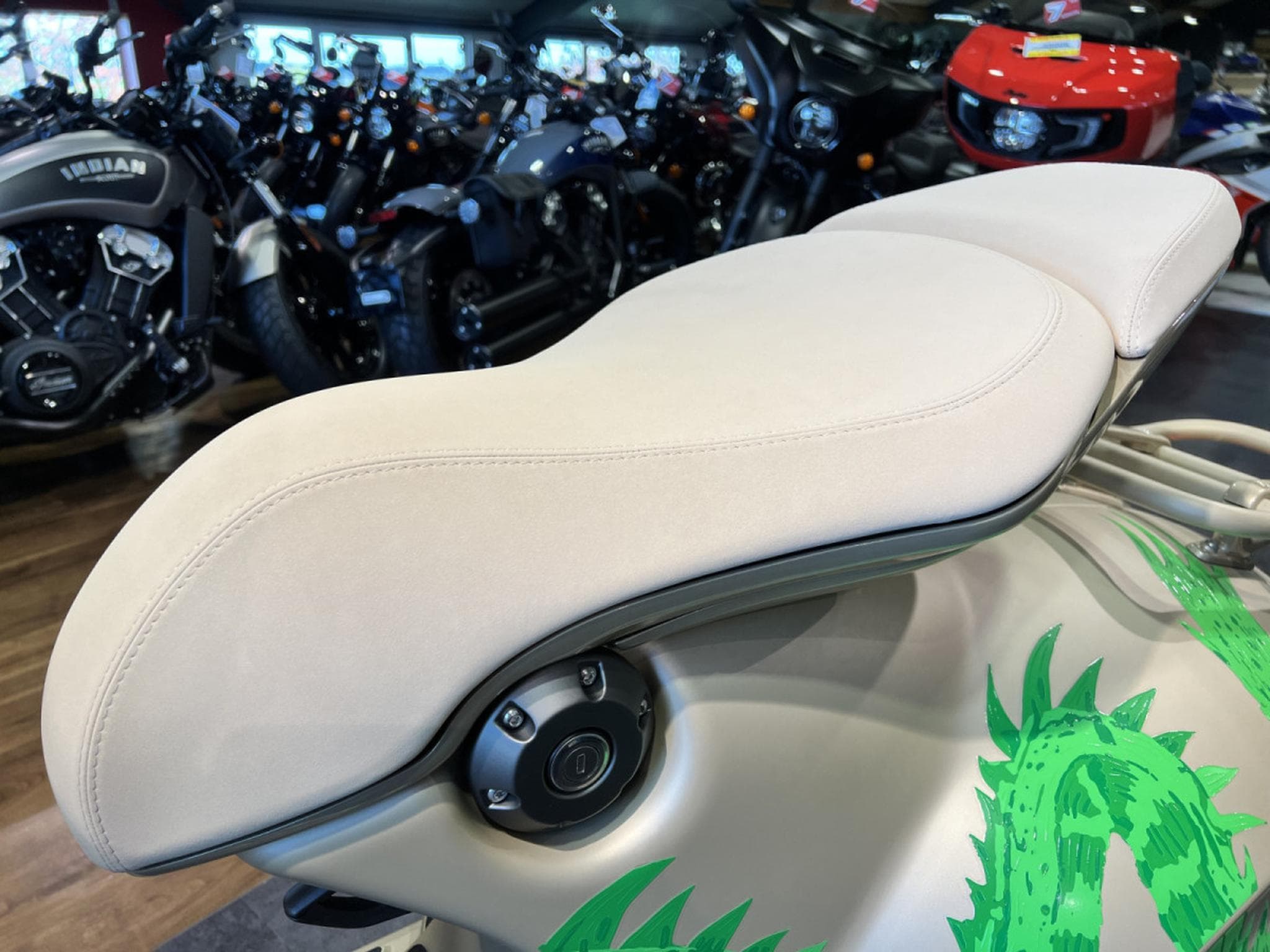 Vespa 946 DRAGON (2026) - Photo 5