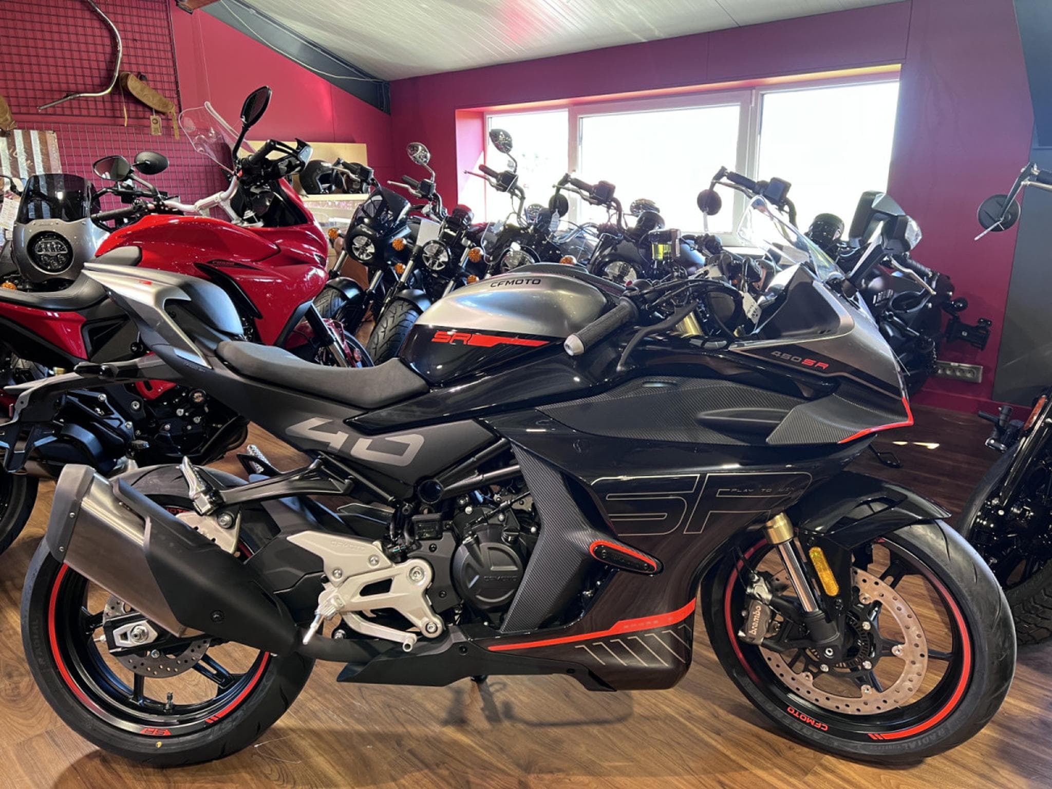 CF Moto SR (2026) - Photo 1