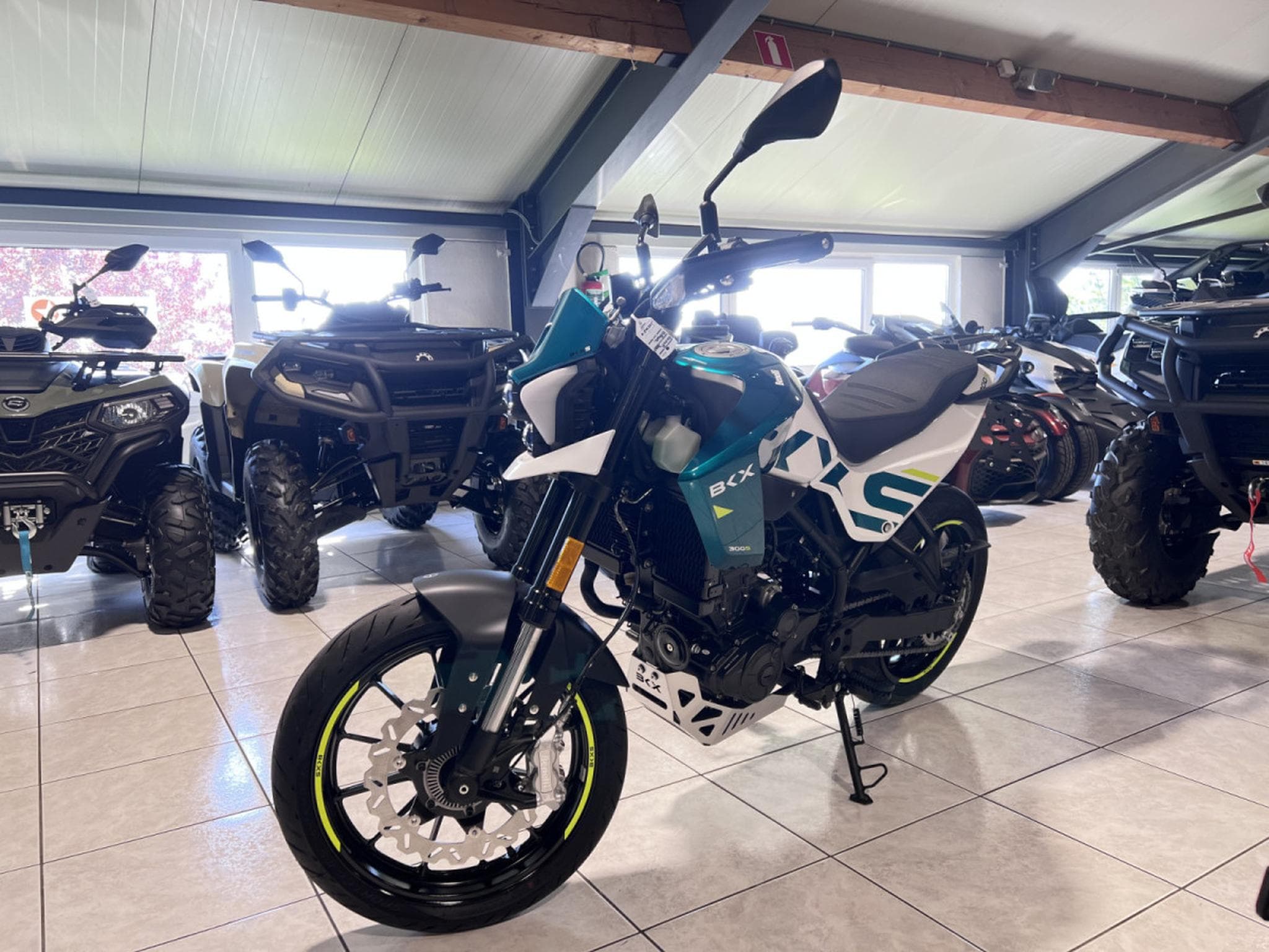 Benelli BKX 300 S (2026) - Photo 2