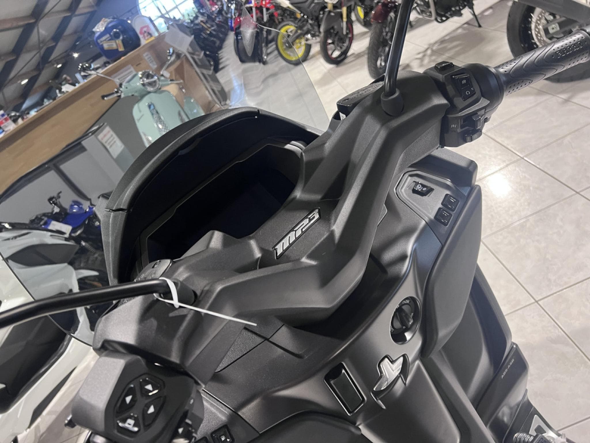 Piaggio MP3 SPORT (2026) - Photo 6