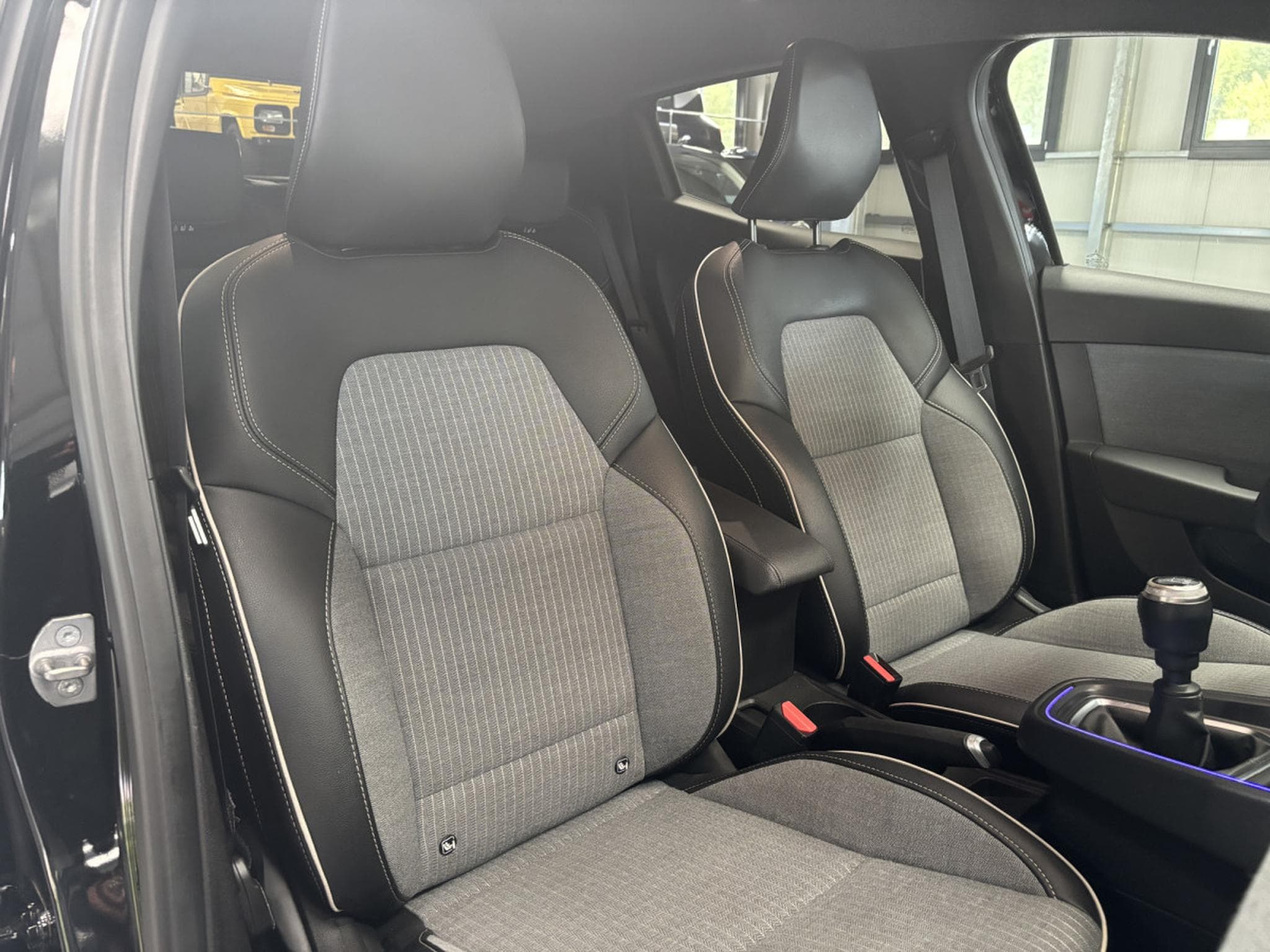 Renault Clio 1.0 TCe Techno (2024) - Photo 12