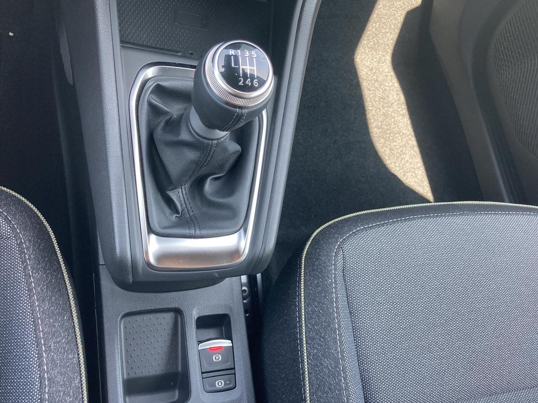 Renault Captur 1.2 TCE 115 TECHNO (2026) - Photo 19