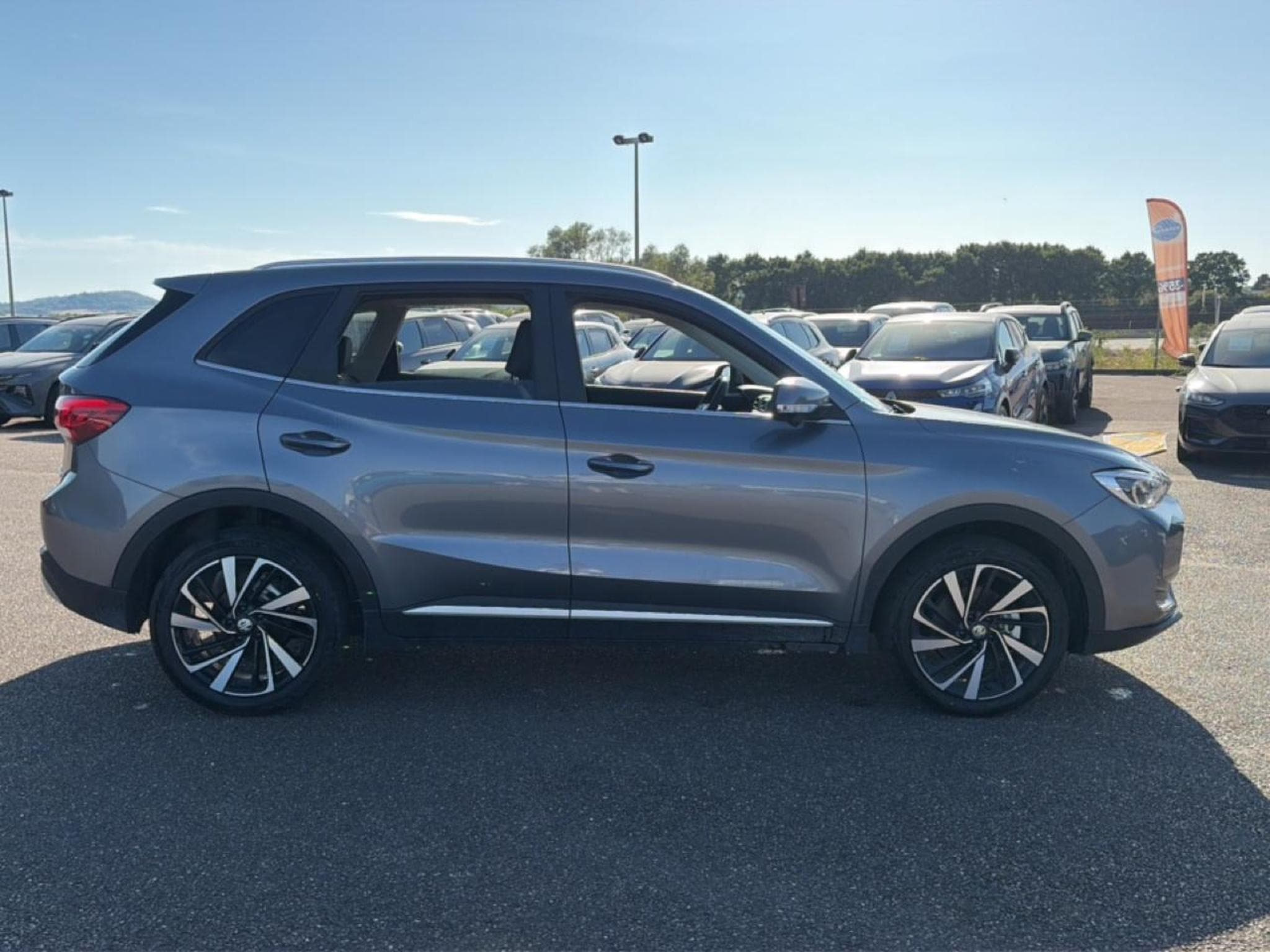 MG ZS 1.5 HYBRID+ 197 LUXURY (2026) - Photo 4