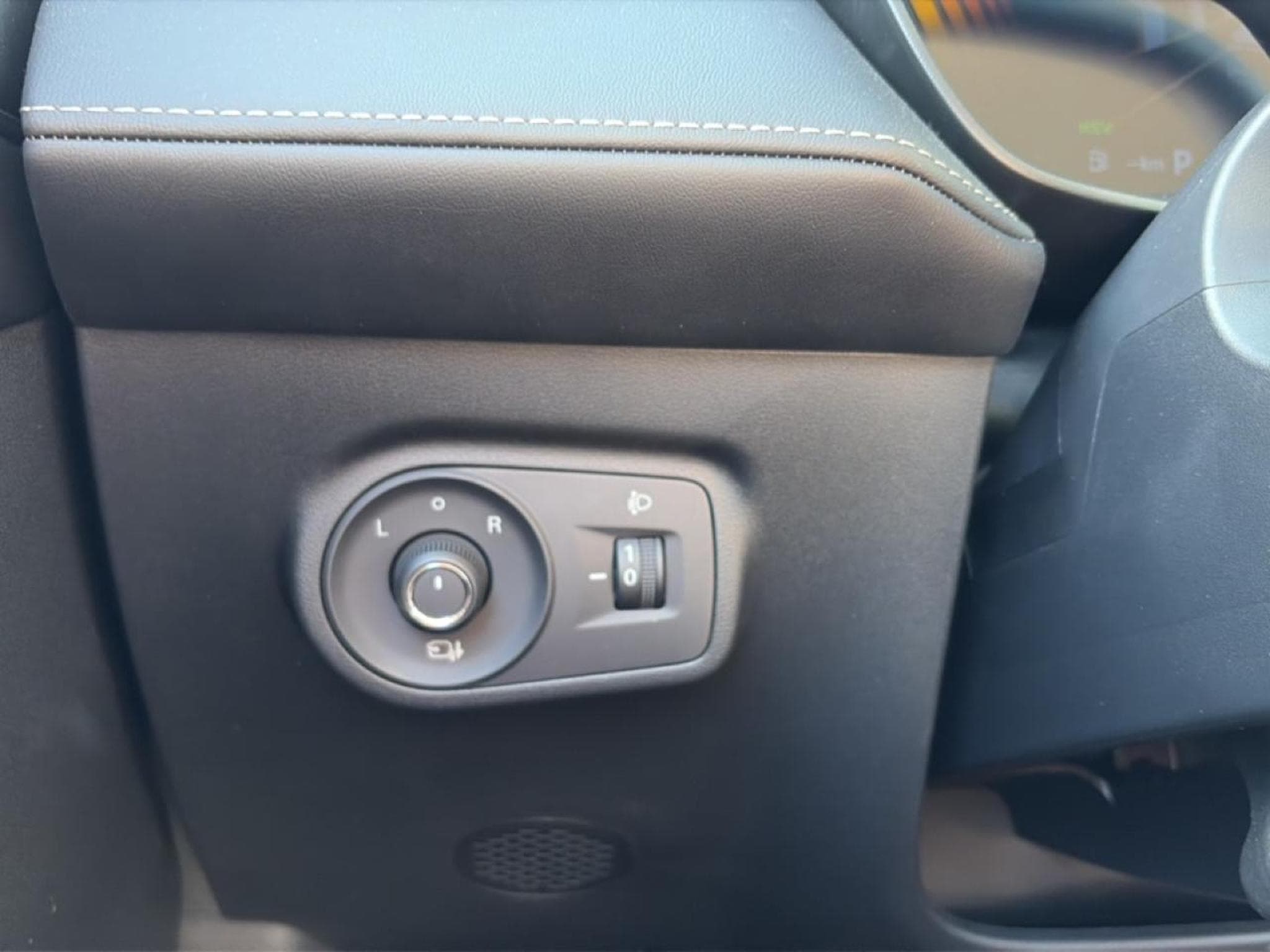 MG ZS 1.5 HYBRID+ 197 LUXURY (2026) - Photo 14