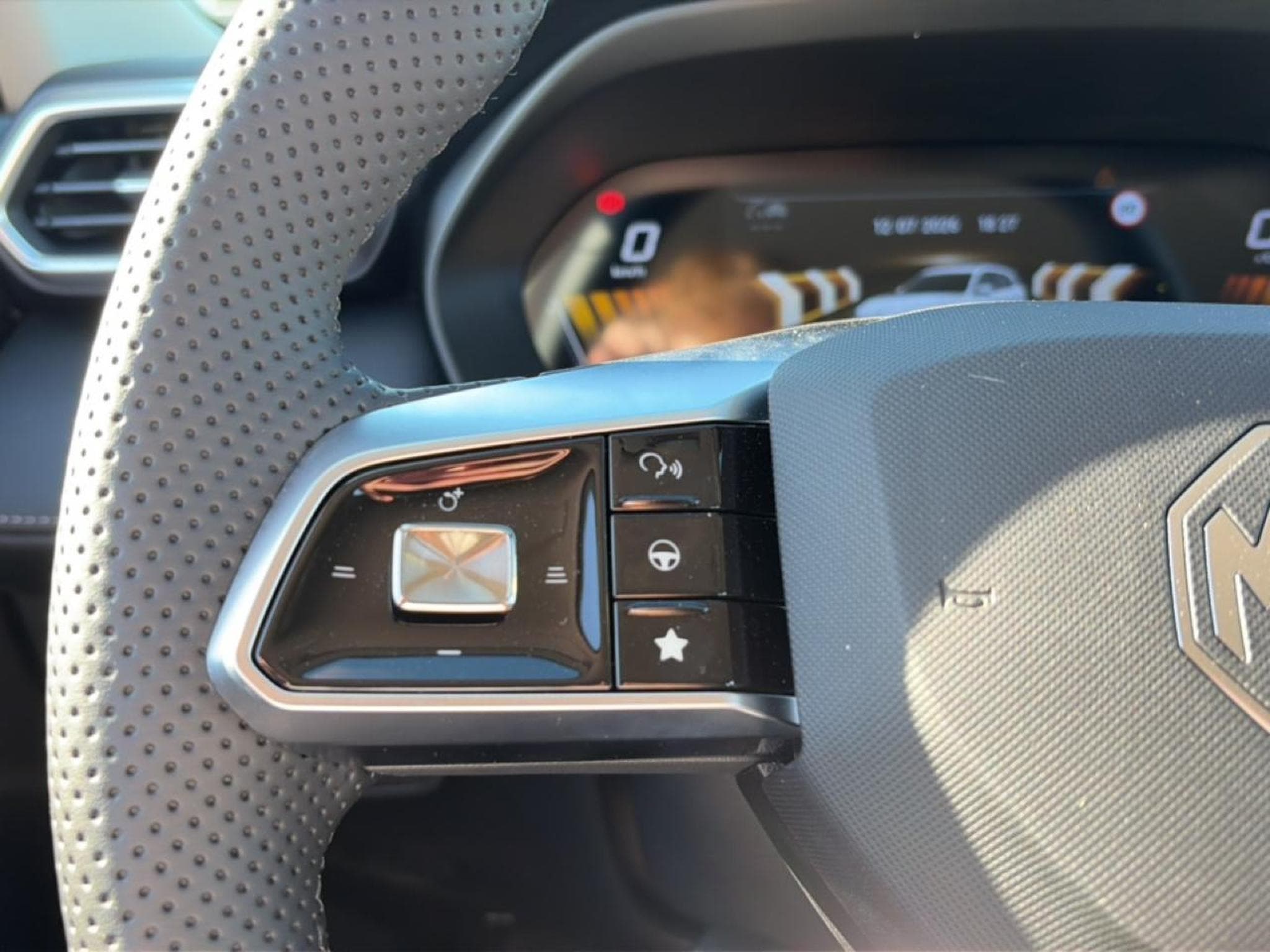 MG ZS 1.5 HYBRID+ 197 LUXURY (2026) - Photo 17
