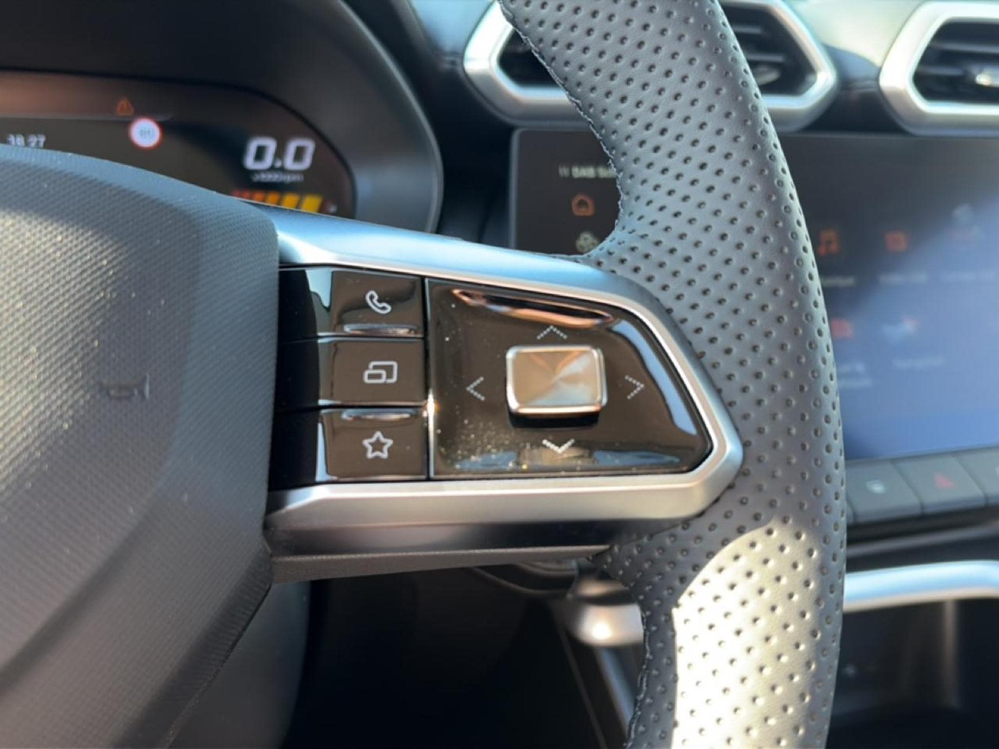 MG ZS 1.5 HYBRID+ 197 LUXURY (2026) - Photo 18