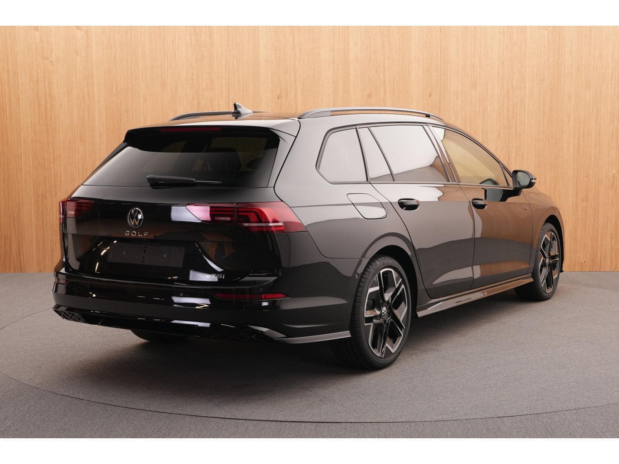 VW Golf Variant R-Line 1.5 eTSI 110KW-150CV DSG7 - (2025) - Photo 5