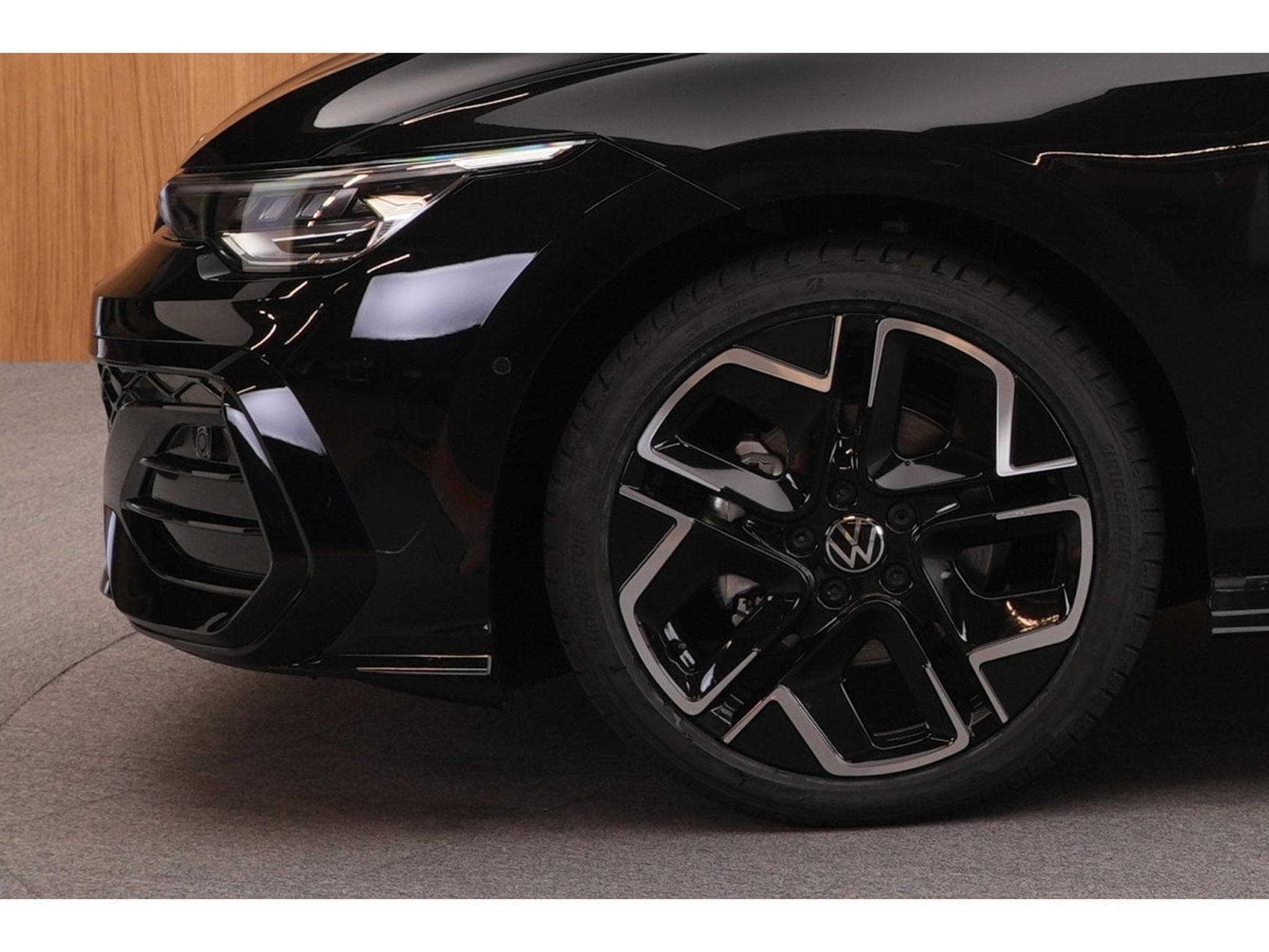VW Golf Variant R-Line 1.5 eTSI 110KW-150CV DSG7 - (2025) - Photo 10