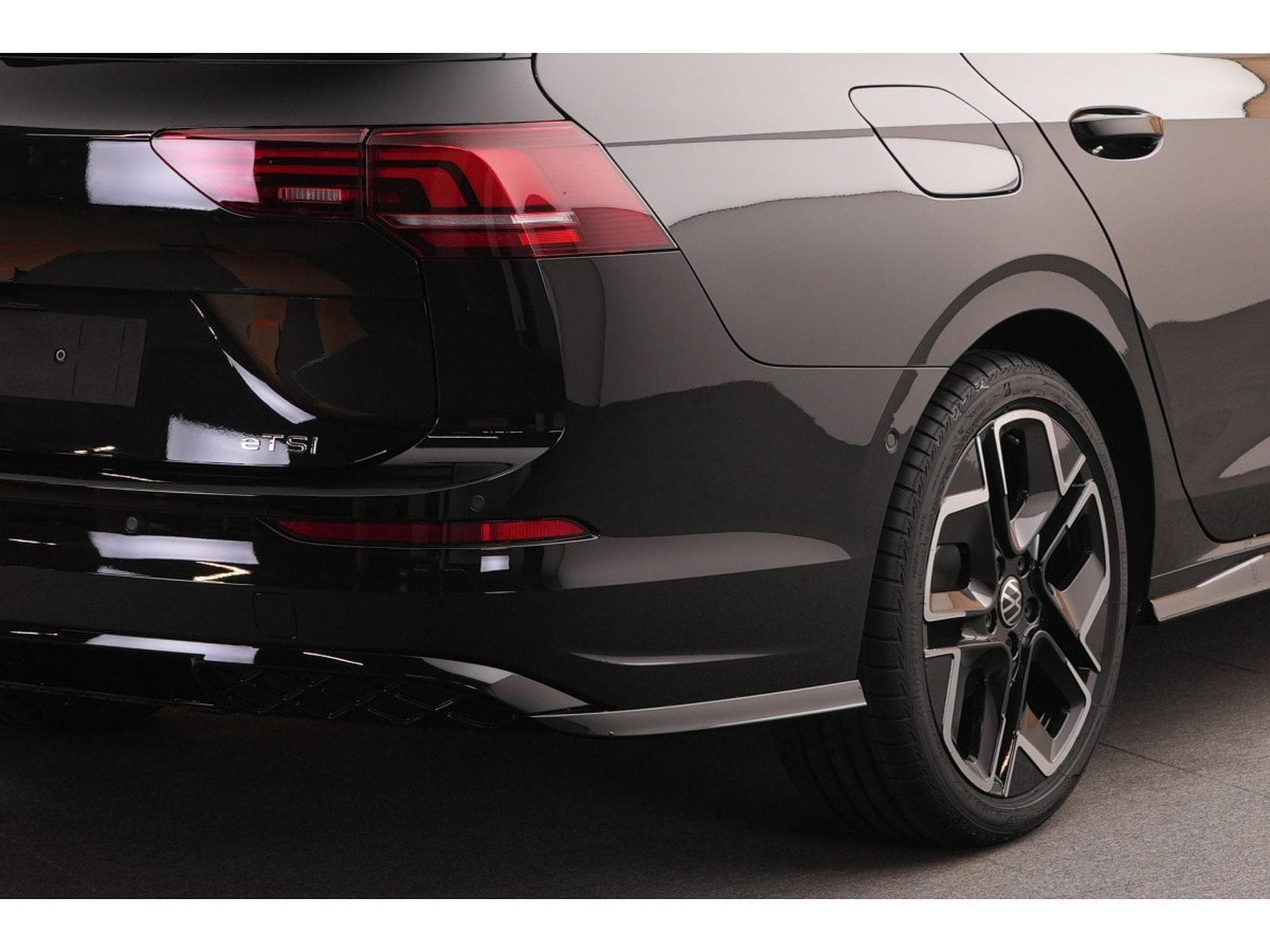 VW Golf Variant R-Line 1.5 eTSI 110KW-150CV DSG7 - (2025) - Photo 13