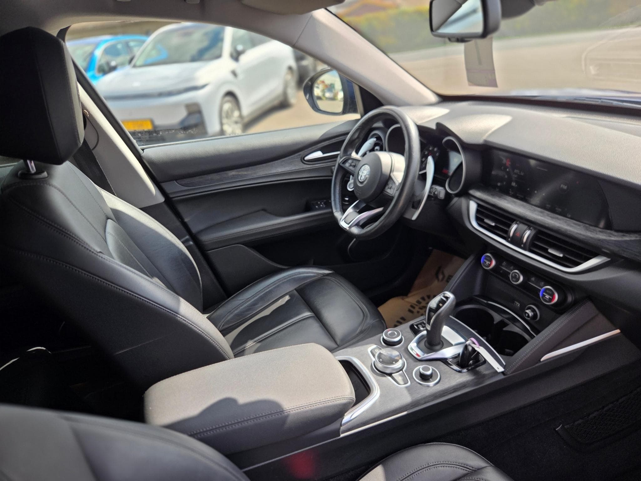 Alfa-Romeo Stelvio Super 2.0 TB 200 AT Q4 (2020) - Photo 4