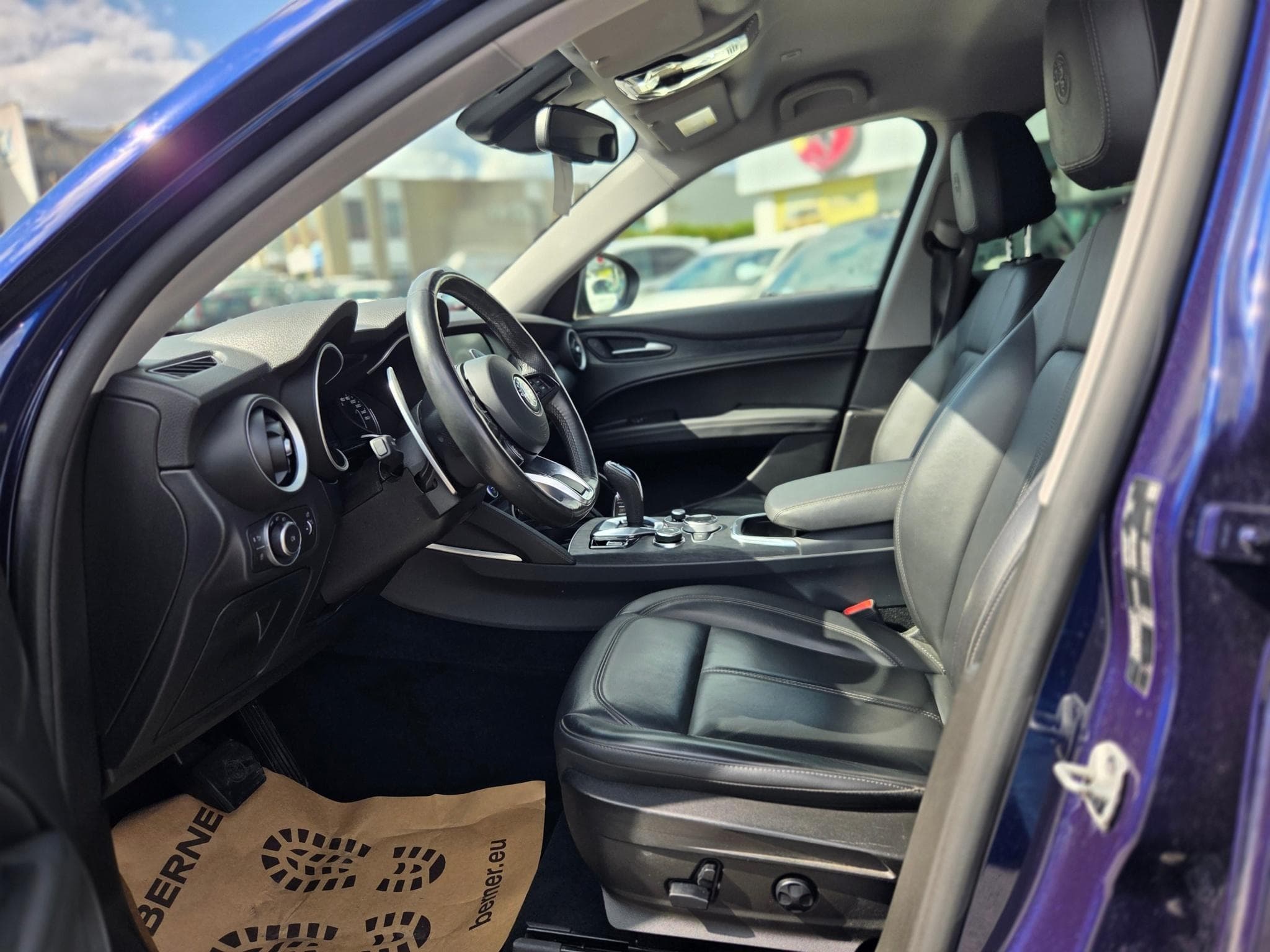 Alfa-Romeo Stelvio Super 2.0 TB 200 AT Q4 (2020) - Photo 6