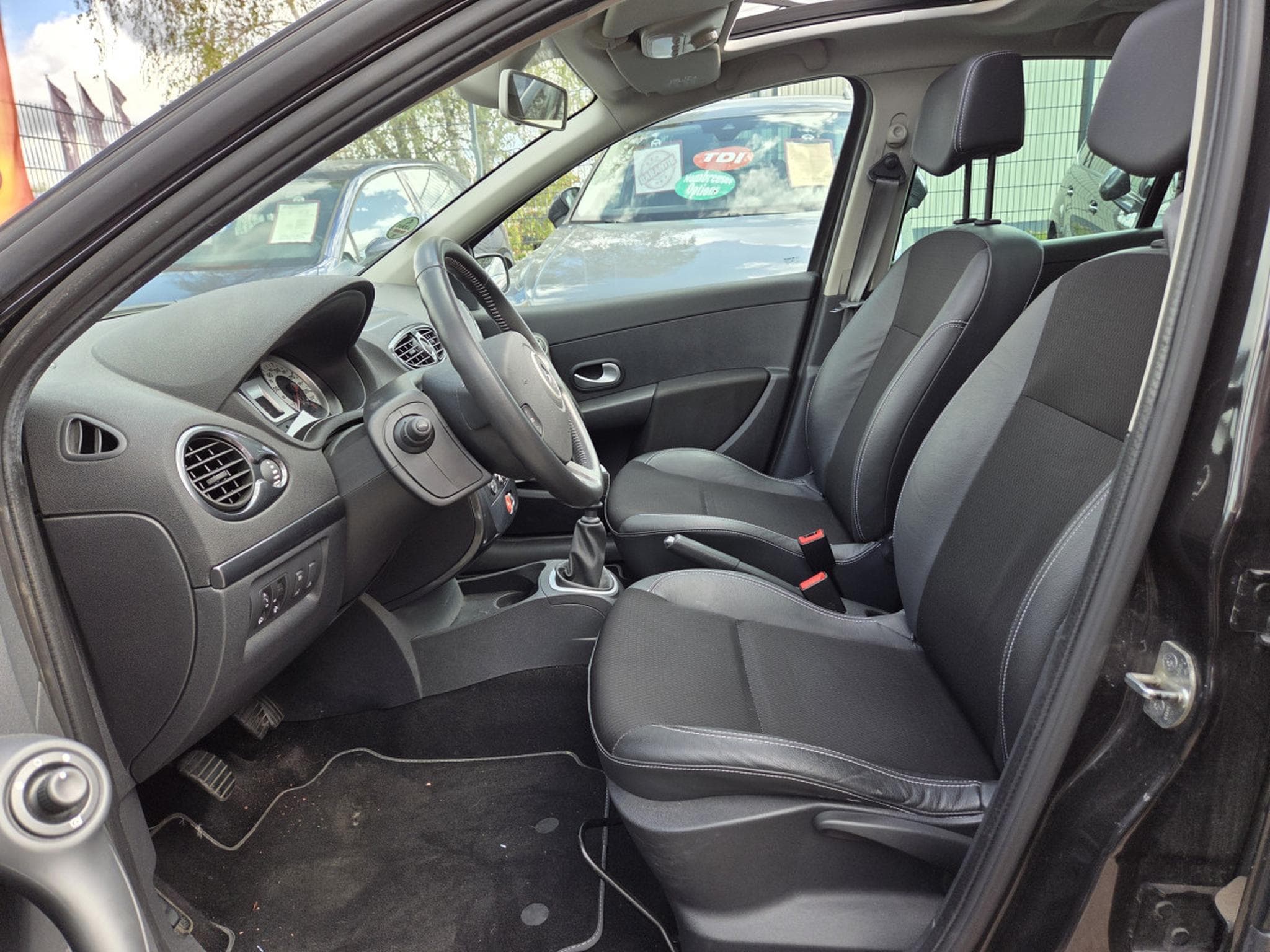 Renault Clio BREAK DCI 86CV 1ère propriétaire (2009) - Photo 6