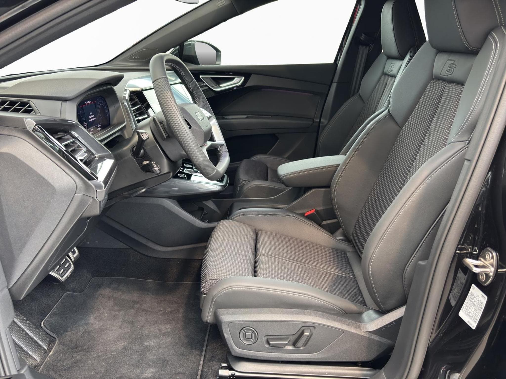 Audi Q4 e-tron e-tron 45 quattro (2025) - Photo 8