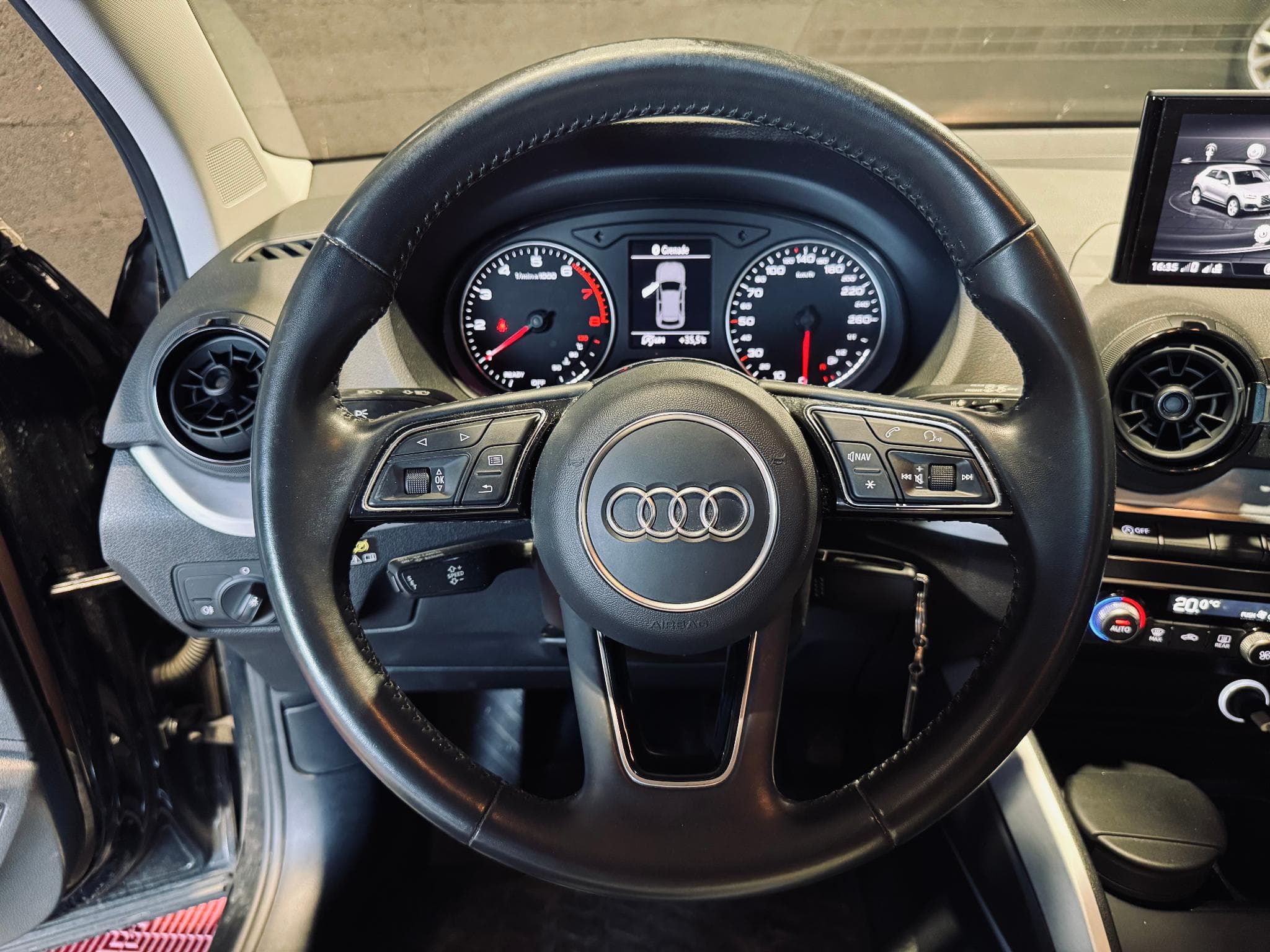 Audi Q2 1.4 TFSI COD 150 ch BVM6 Sport (2018) - Photo 12