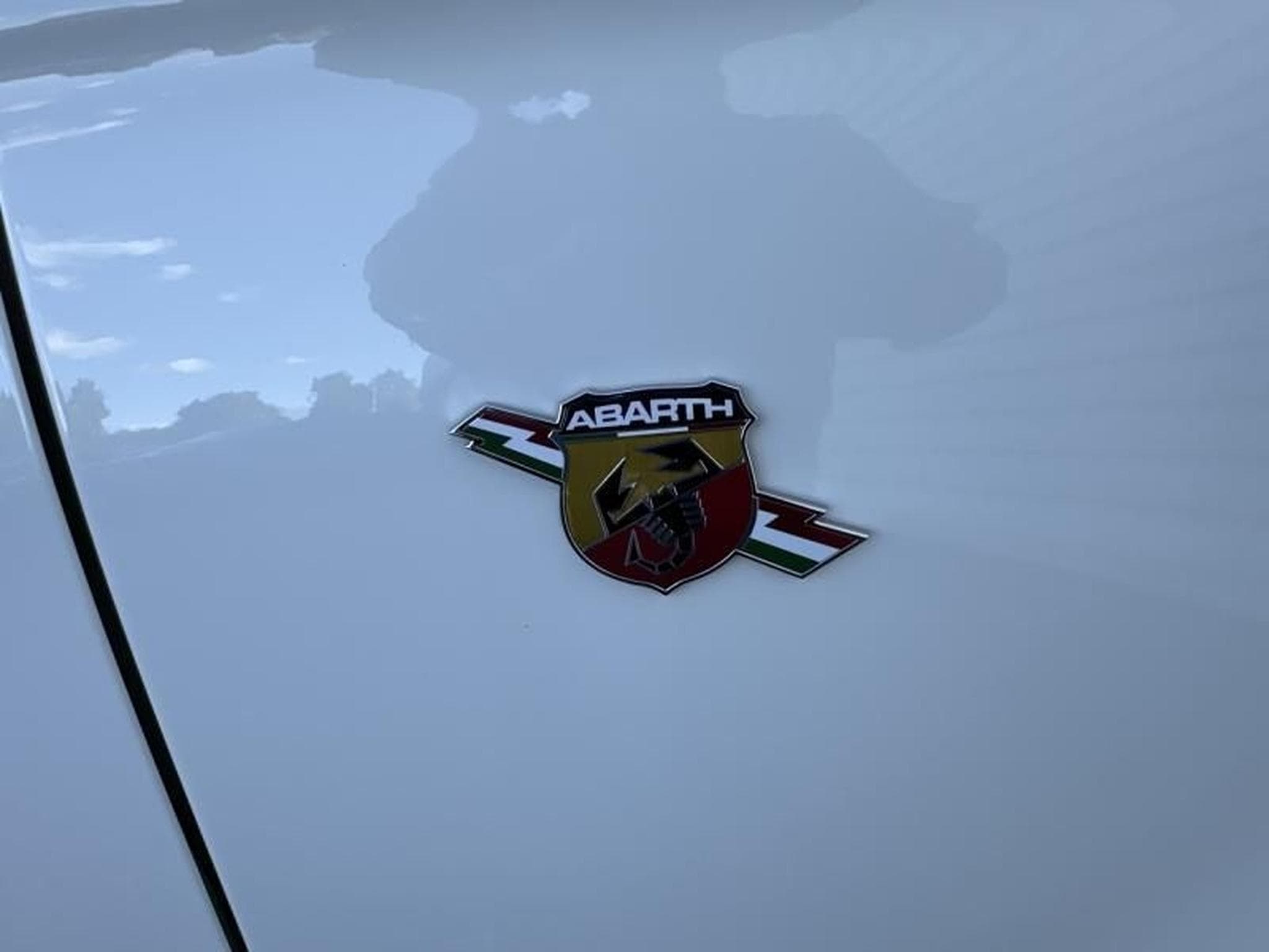 Abarth 500 1.4 turbo t-jet 165ch (2023) - Foto 10