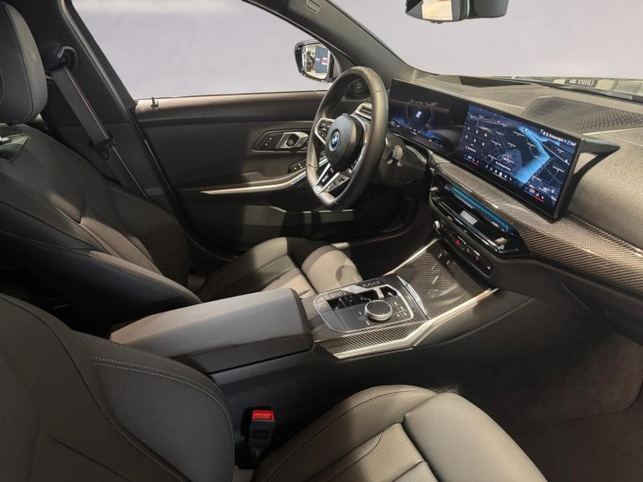 BMW 330 330e Touring M Sport (2025) - Photo 12